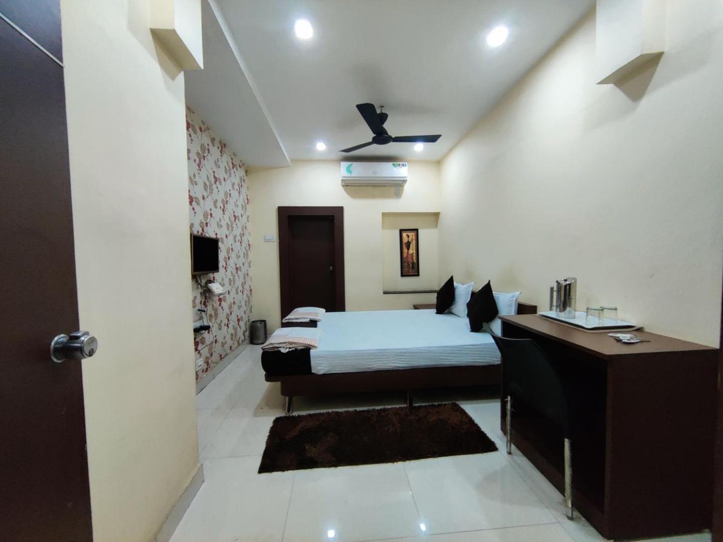 Gulmohar - By Mansi Service Guest house Nagpur