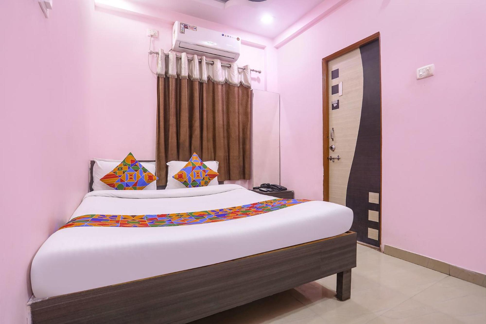 Fabhotel Tara Deluxe - 1200 Meter From Yashwant Stadium 3*