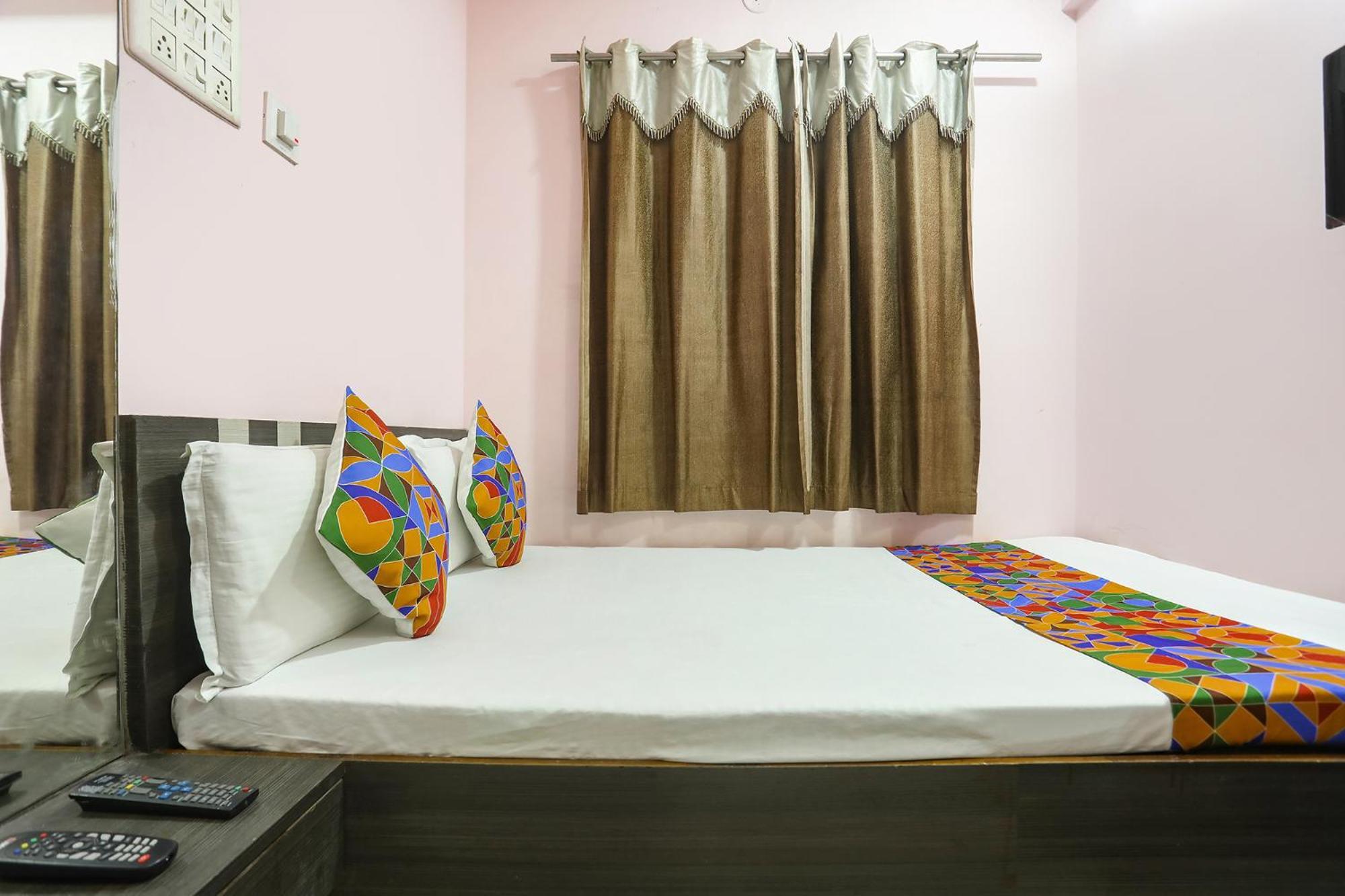 Fabhotel Tara Deluxe - 1200 Meter From Yashwant Stadium Hotel