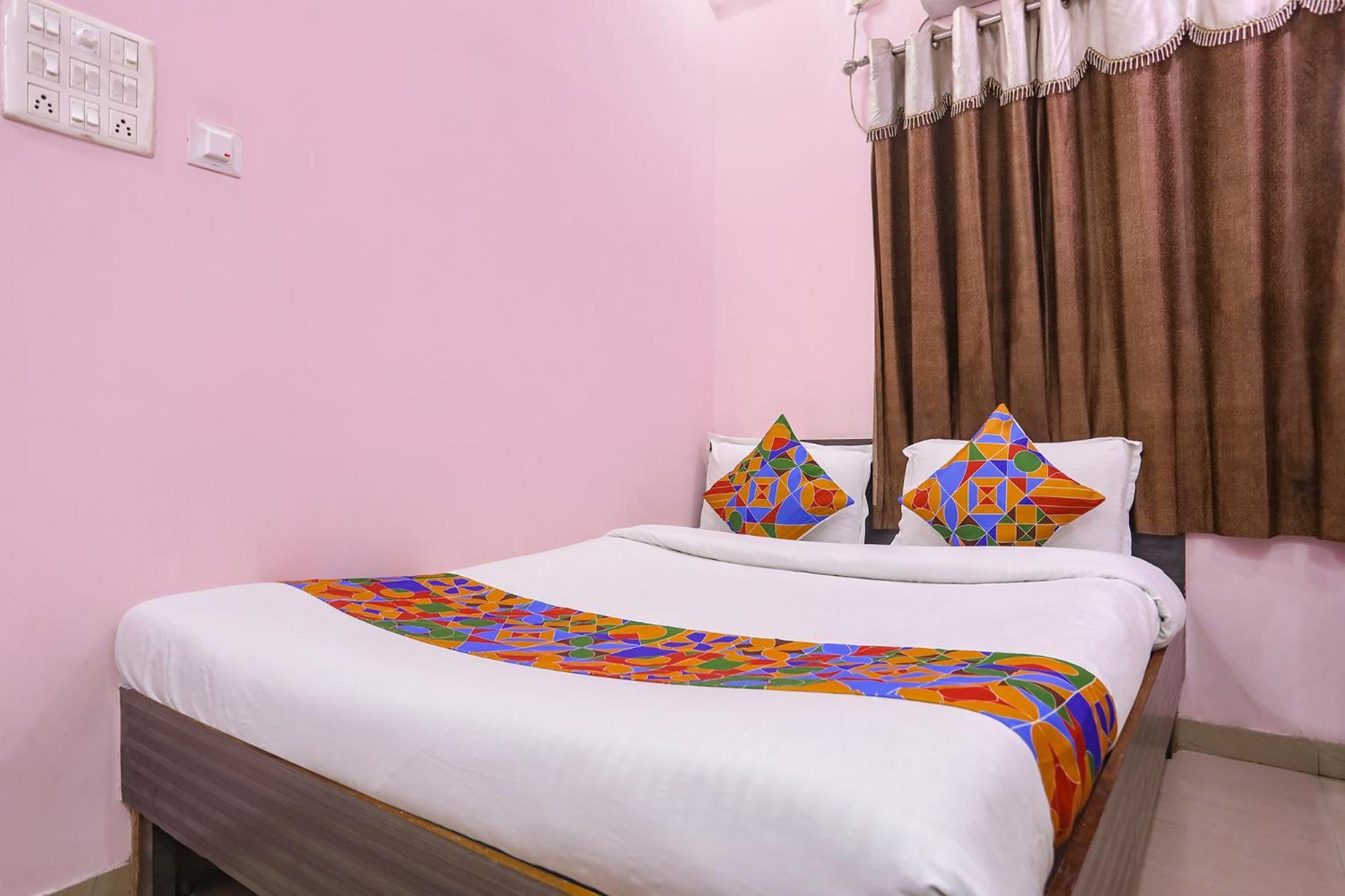 Fabhotel Tara Deluxe - 1200 Meter From Yashwant Stadium Hotel 3*