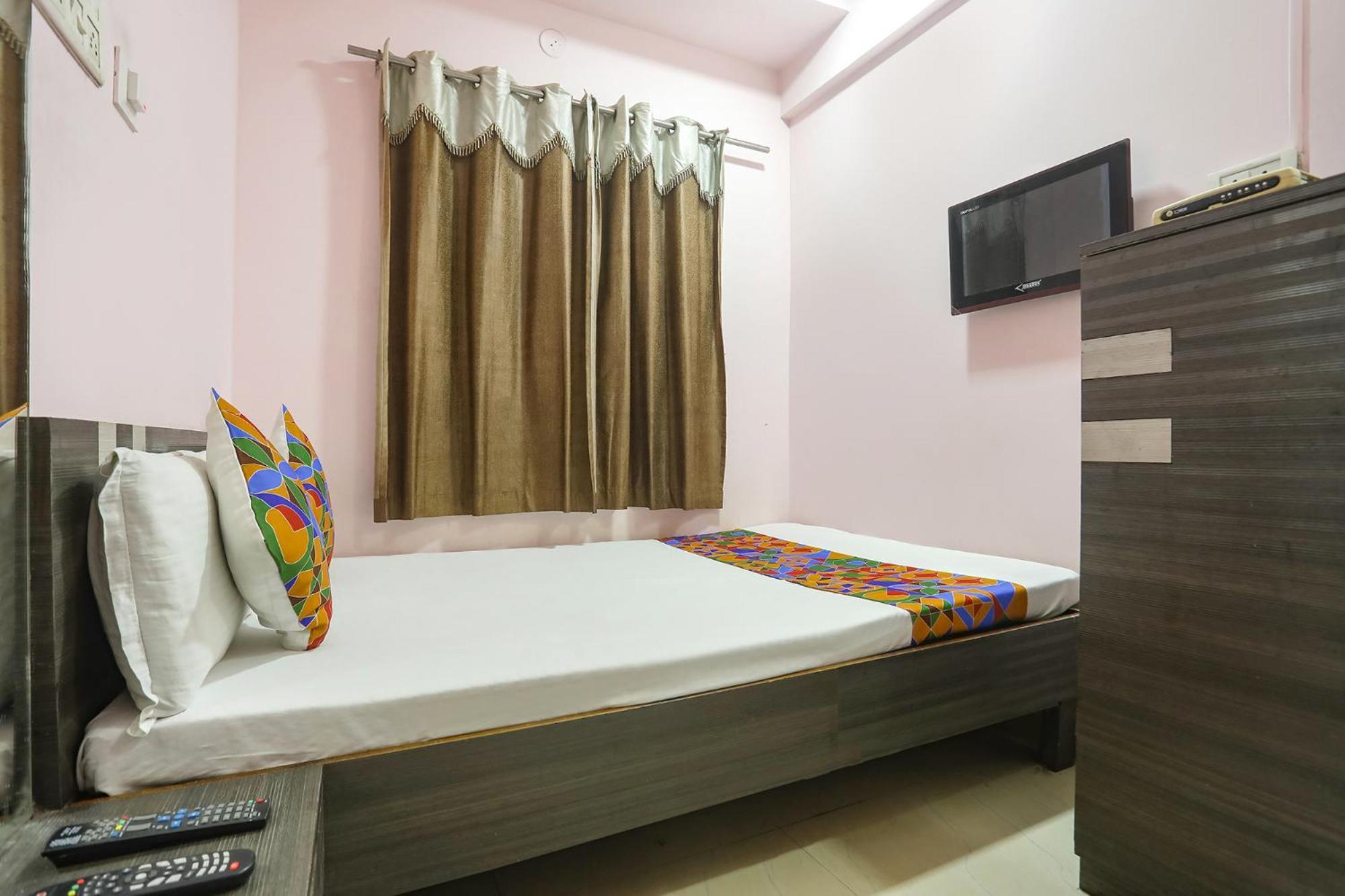Fabhotel Tara Deluxe - 1200 Meter From Yashwant Stadium 3*