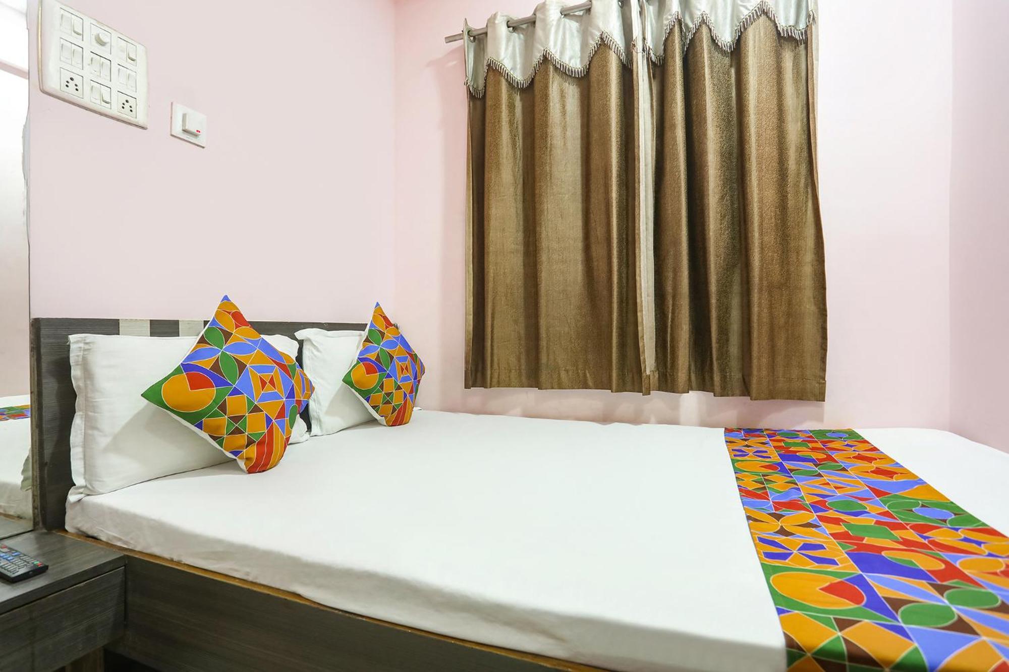 Hotel Fabhotel Tara Deluxe - 1200 Meter From Yashwant Stadium