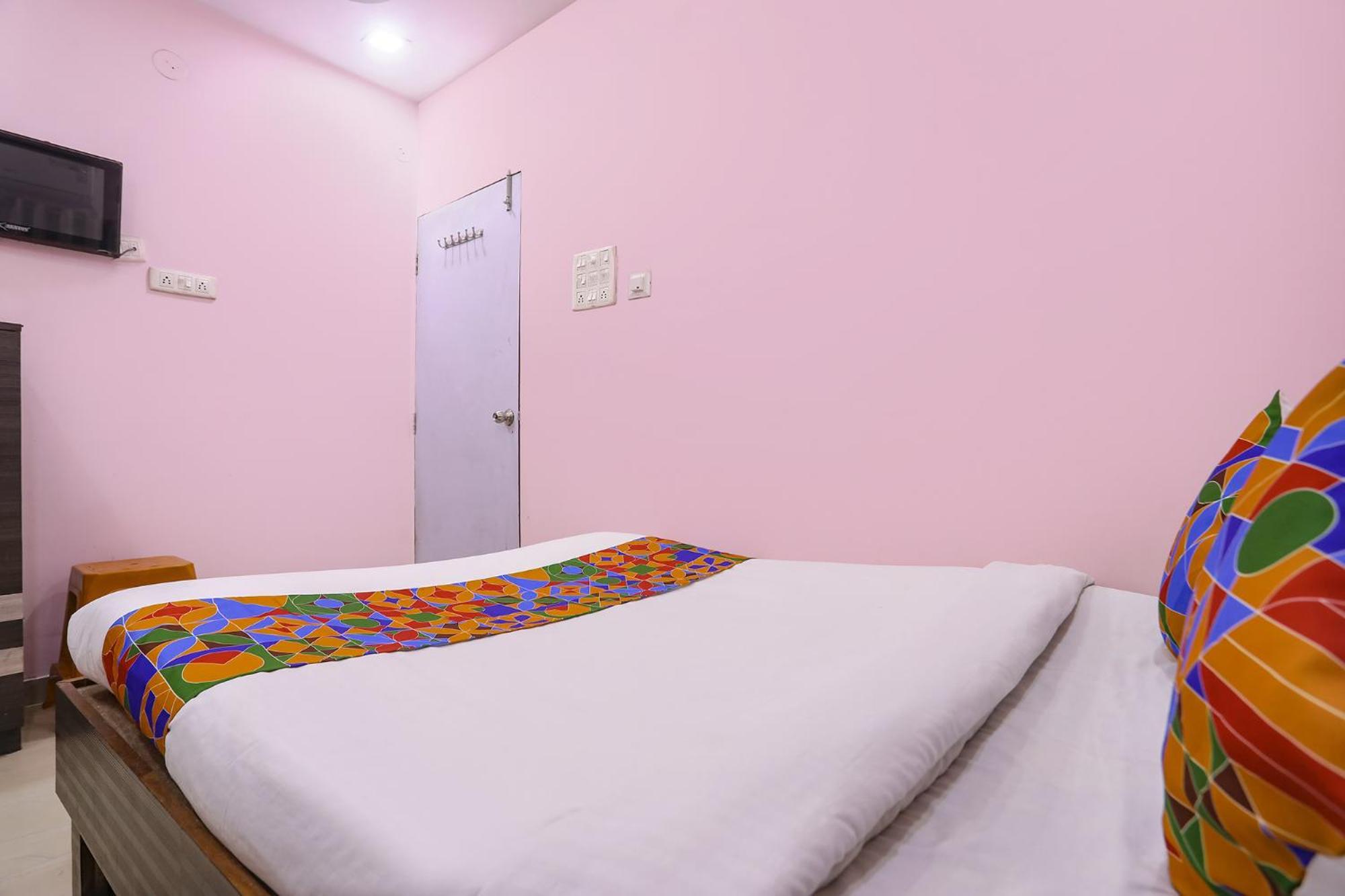 Fabhotel Tara Deluxe - 1200 Meter From Yashwant Stadium 3*