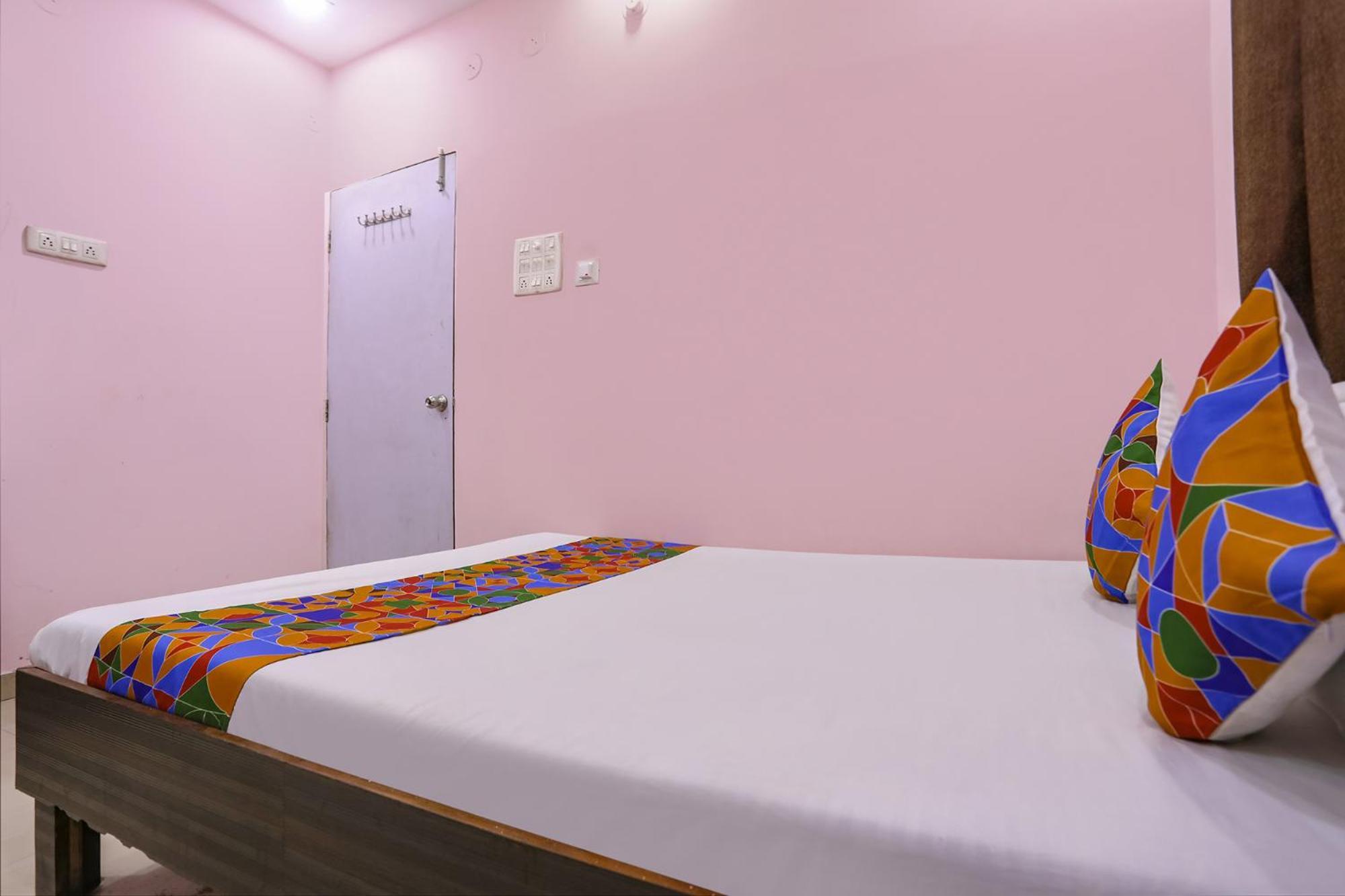 Fabhotel Tara Deluxe - 1200 Meter From Yashwant Stadium Hotel 3*