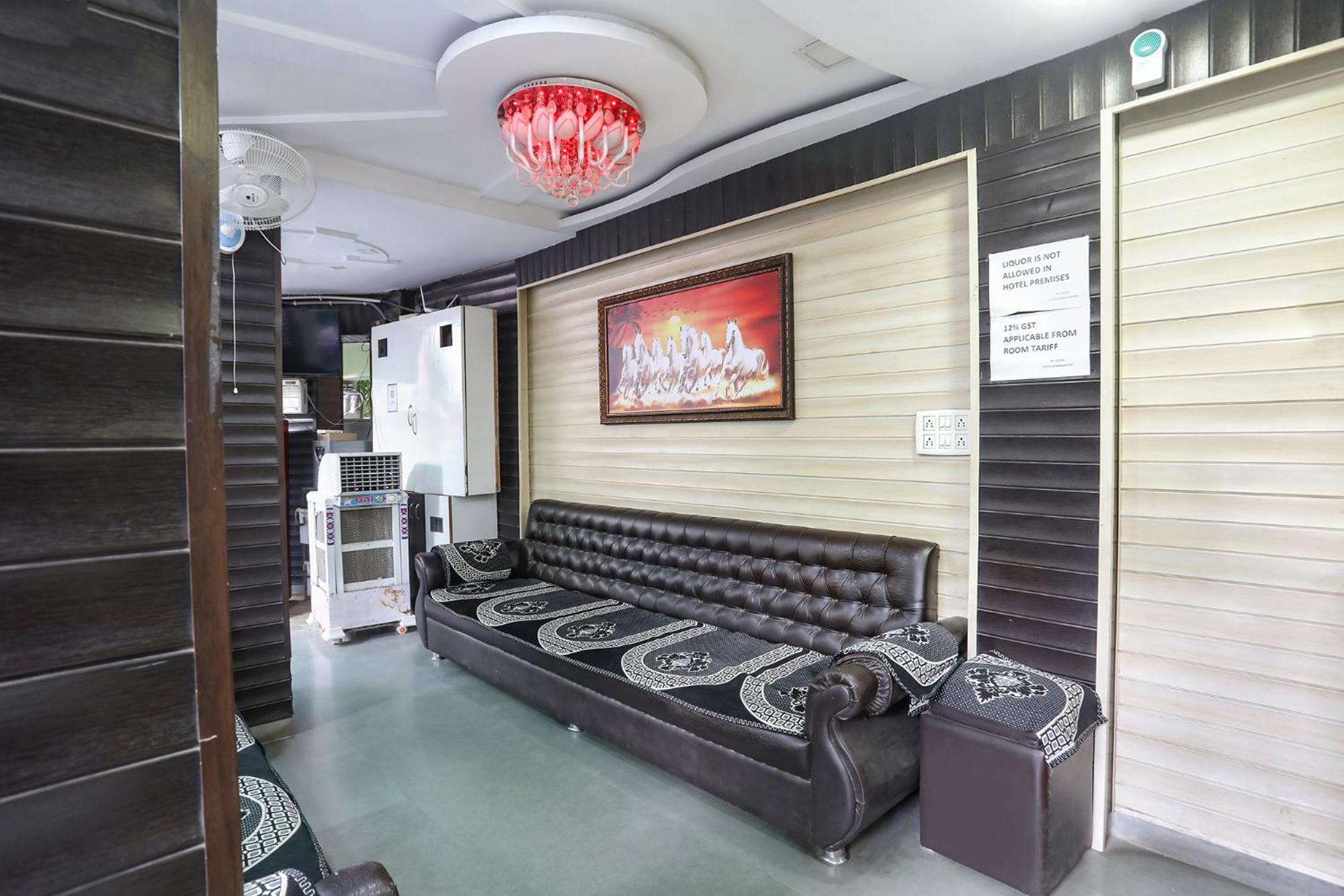 Fabhotel Tara Deluxe - 1200 Meter From Yashwant Stadium
