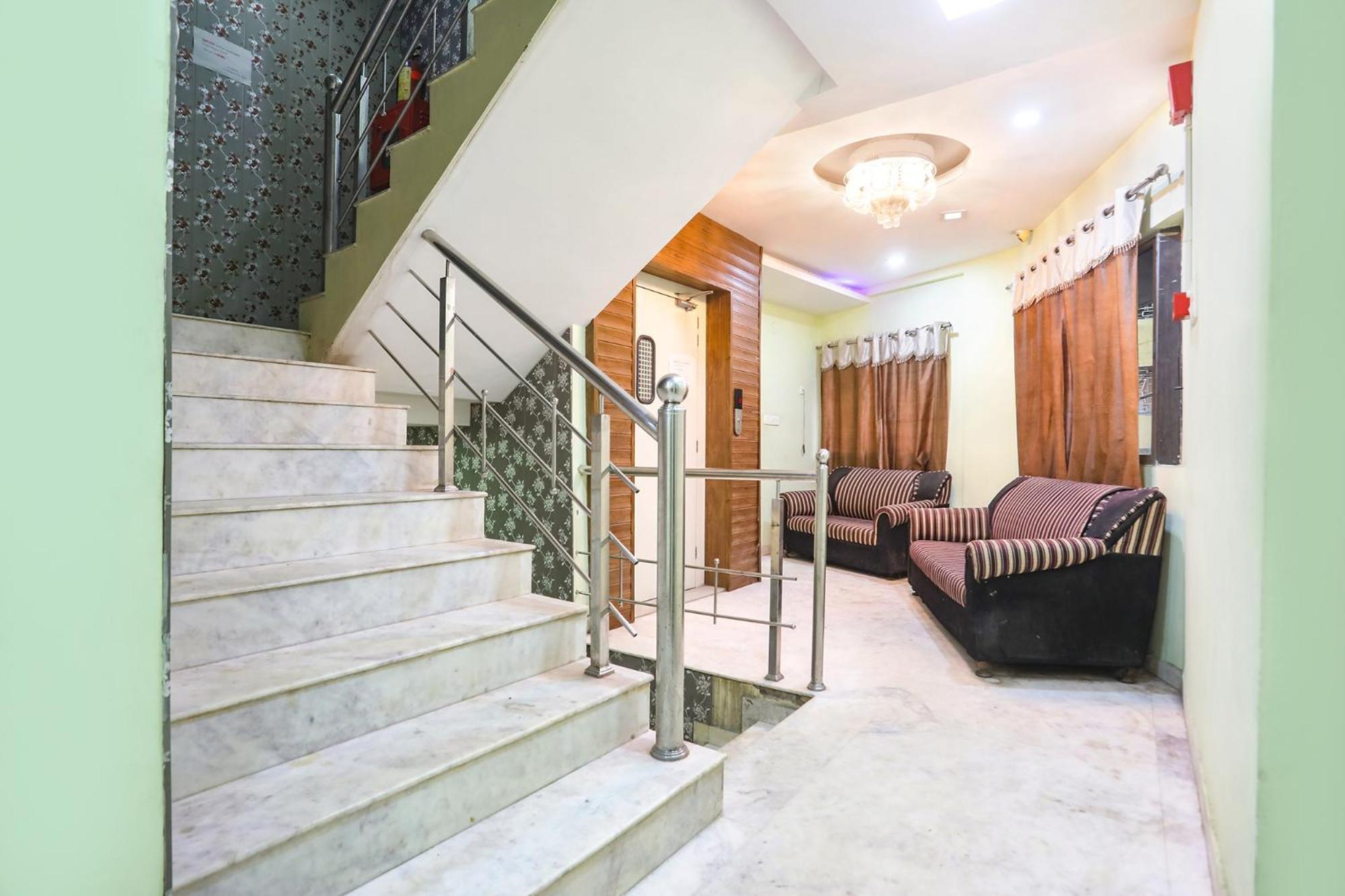Hotel Fabhotel Tara Deluxe - 1200 Meter From Yashwant Stadium 3*