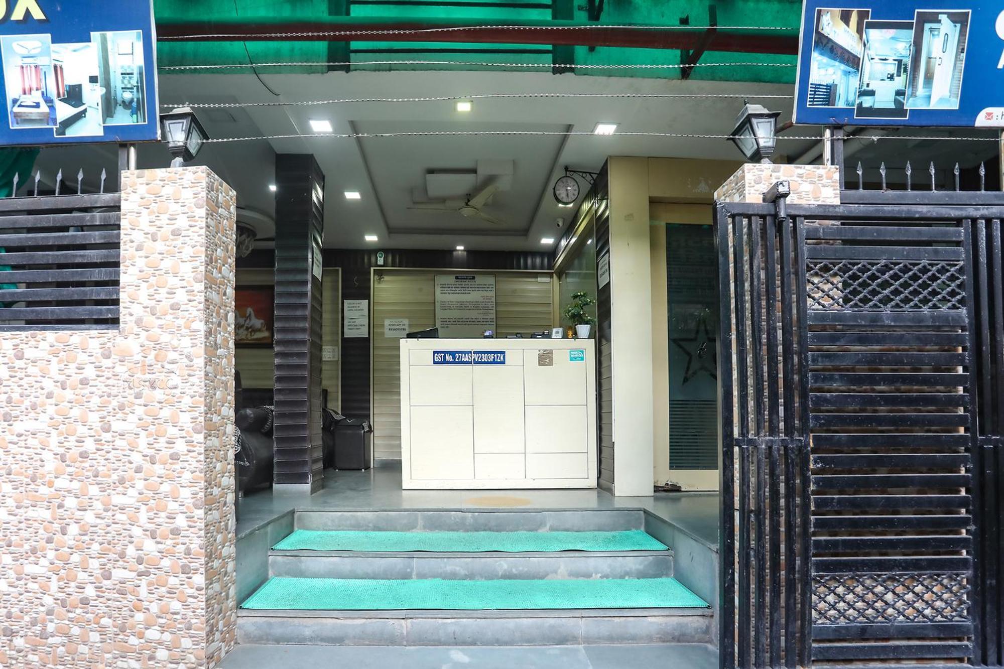 Fabhotel Tara Deluxe - 1200 Meter From Yashwant Stadium