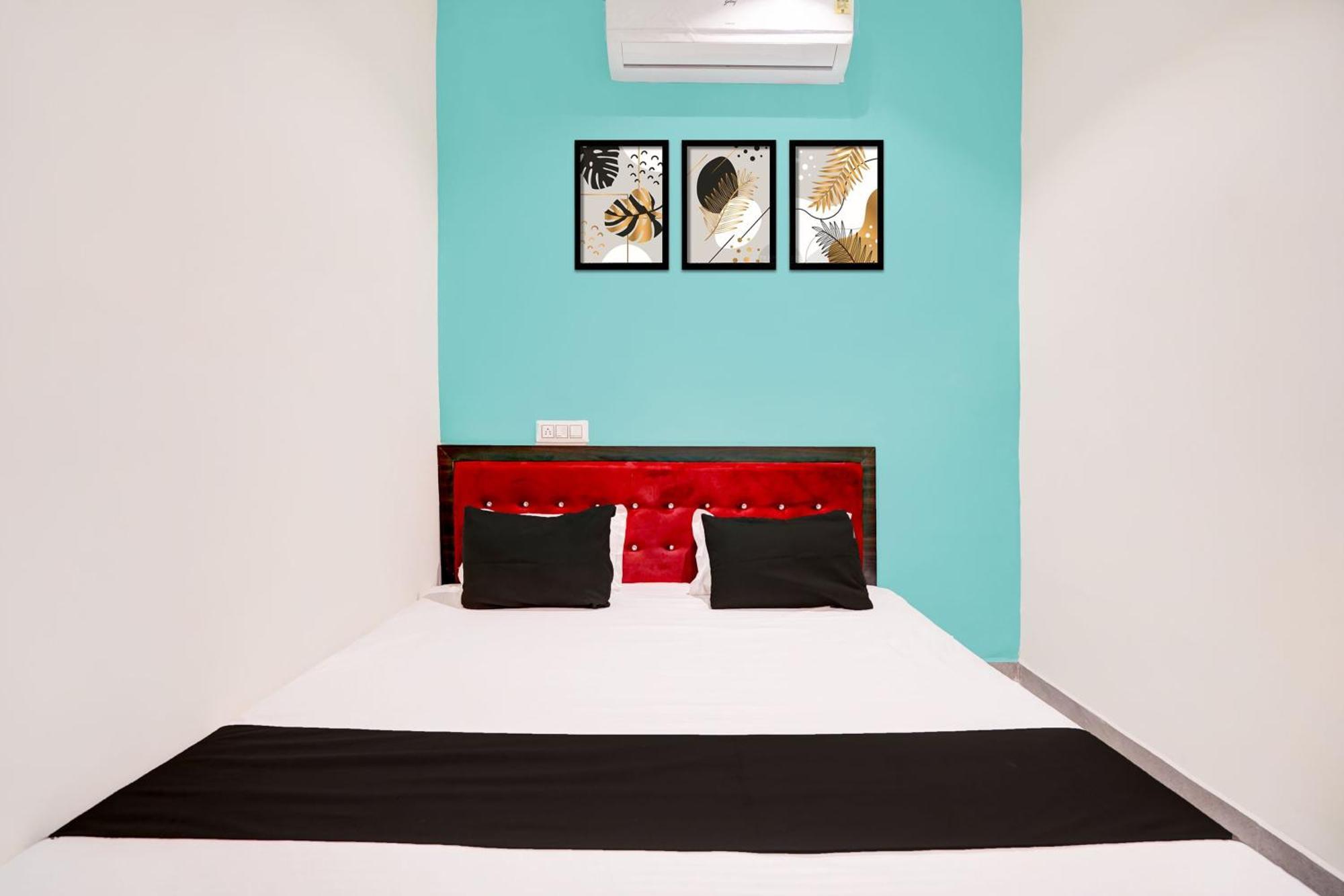 Hotel O S S