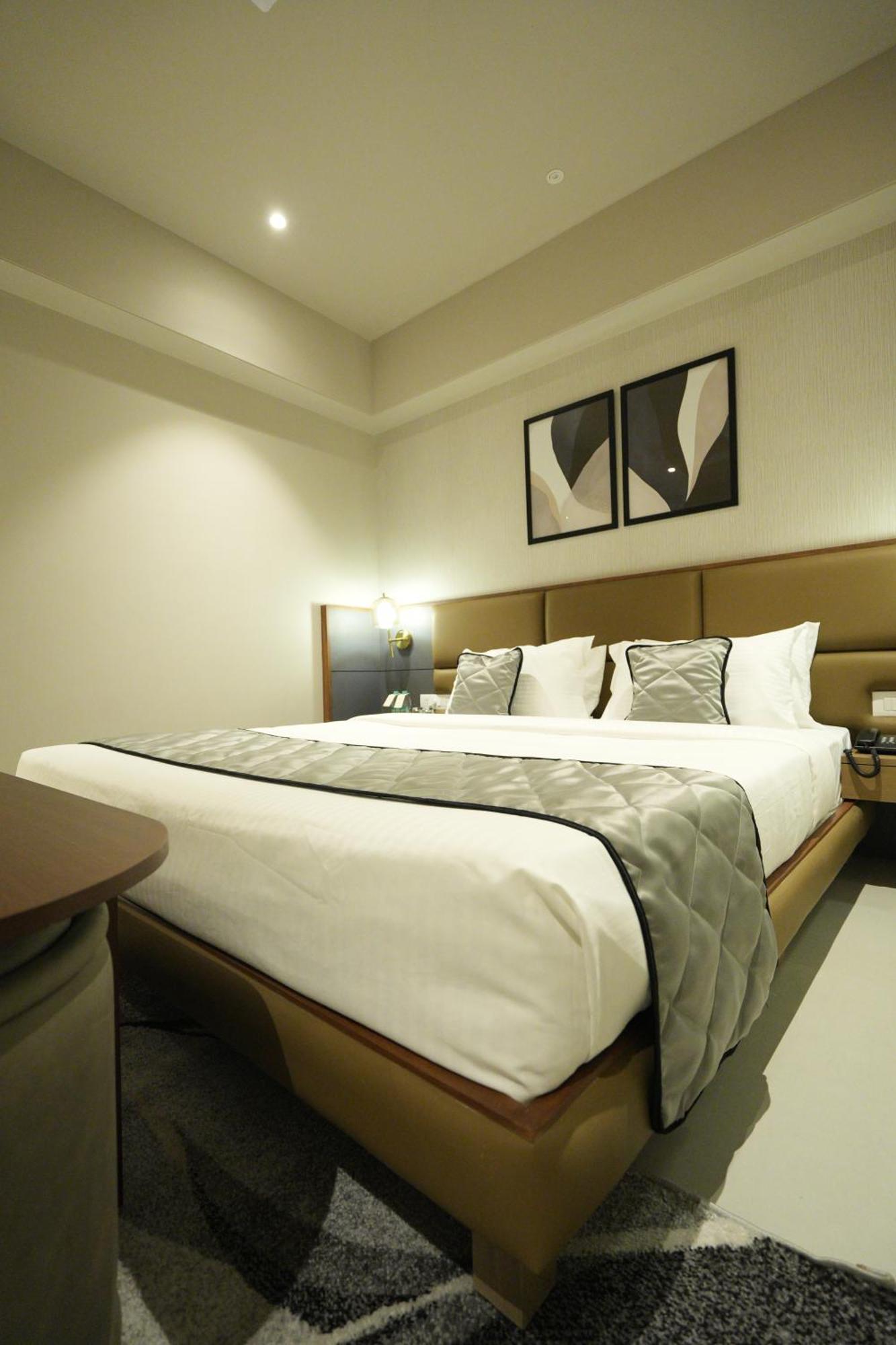 Hotel Sivanta By Bombay Group Of 3*