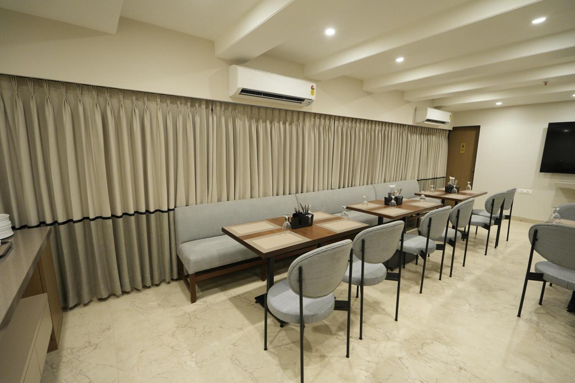 Hotel Sivanta By Bombay Group Of Nagpur