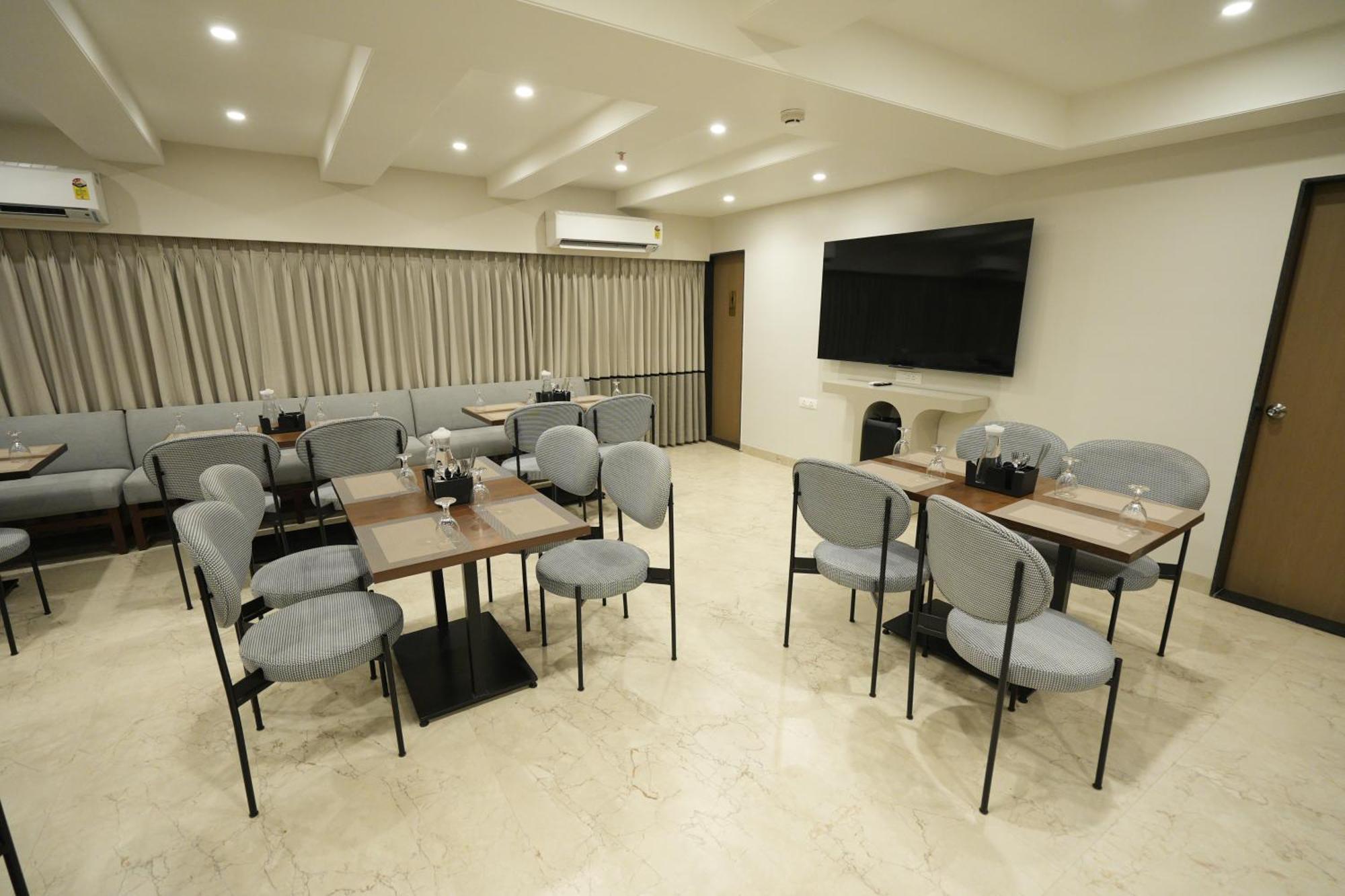 Hotel Sivanta By Bombay Group Of 3*