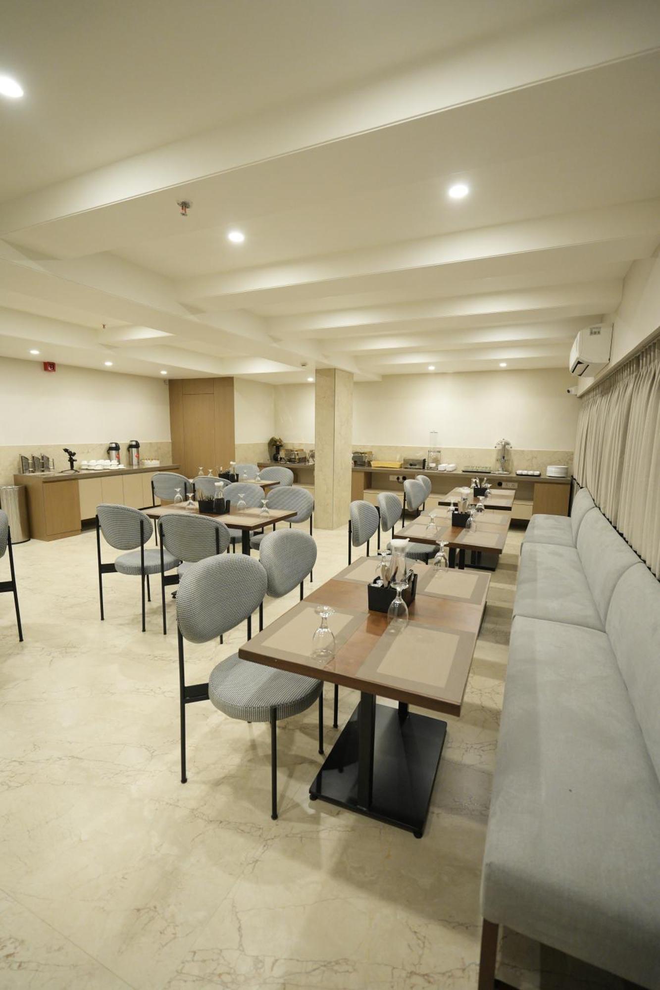 Sivanta By Bombay Group Of 3*