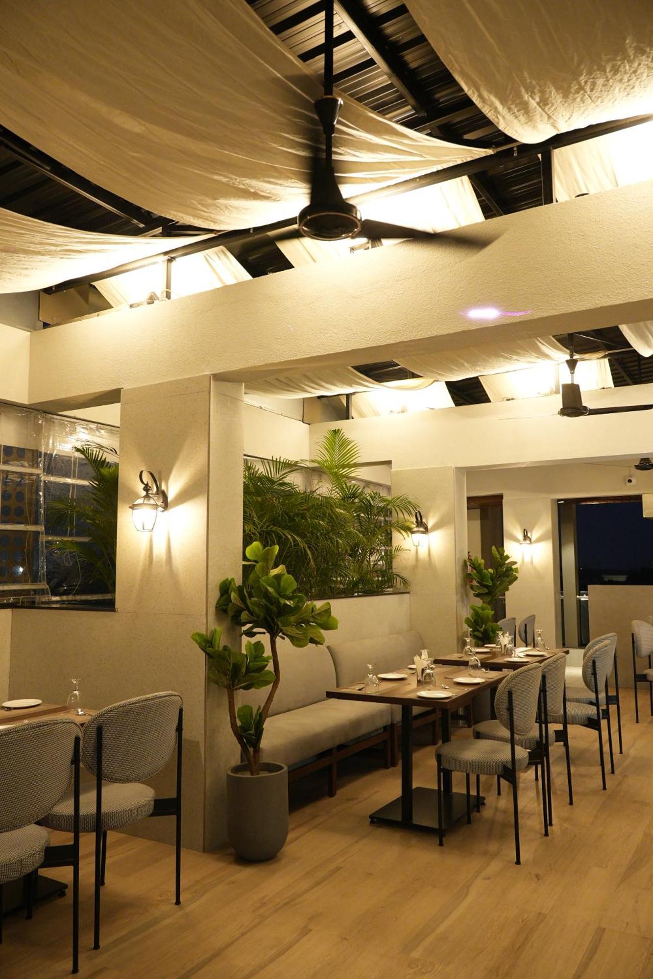 Hotel Sivanta By Bombay Group Of 3*