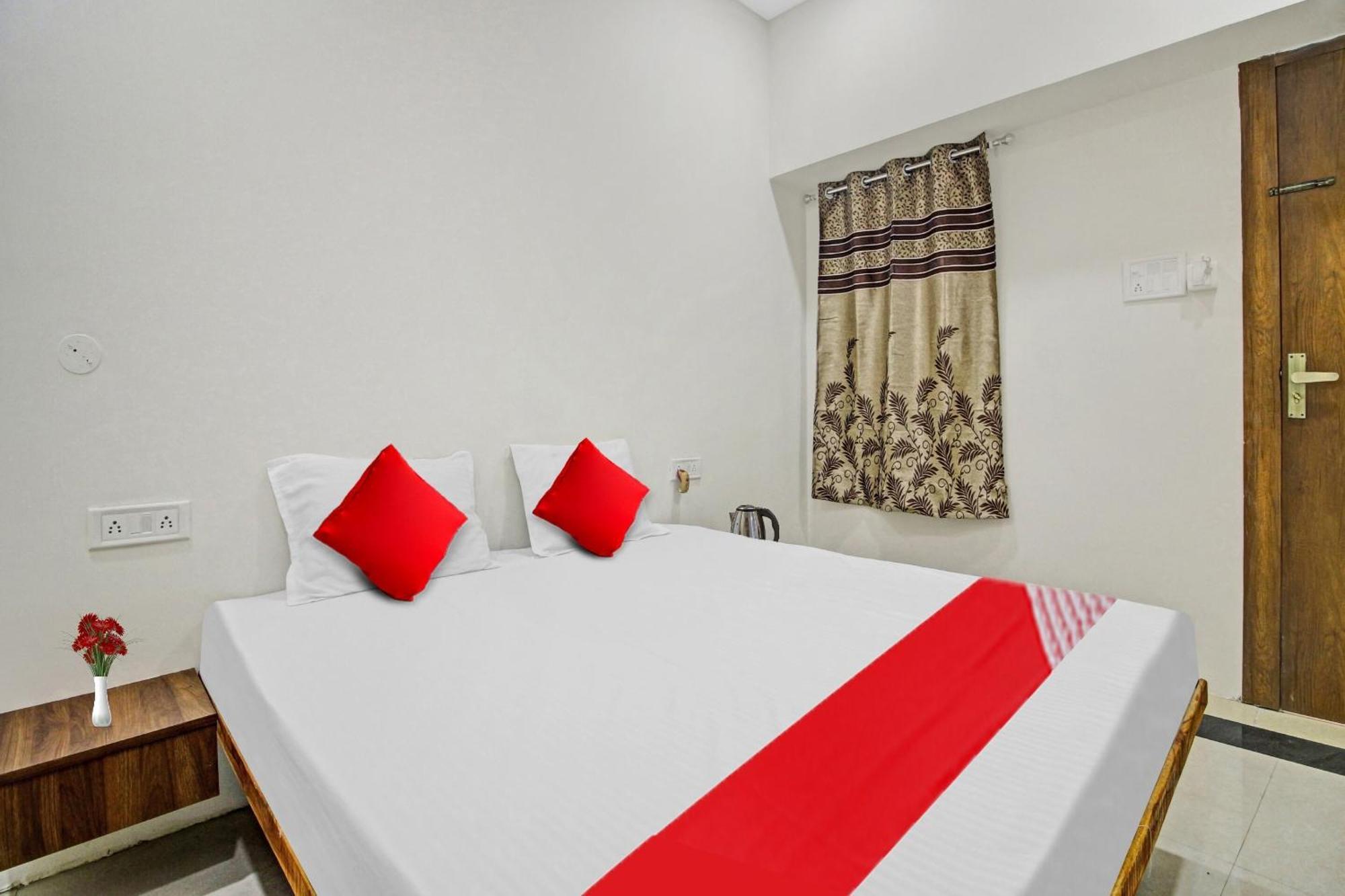 Hotel O Crossroad Nagpur