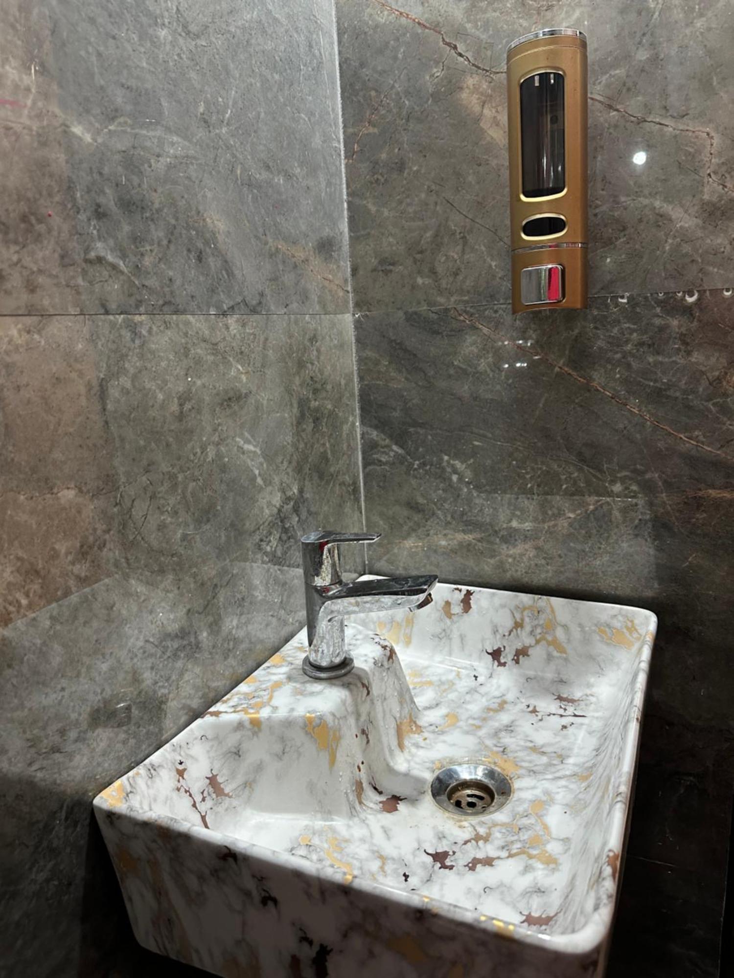 3bhk Flat For Family Apartment *