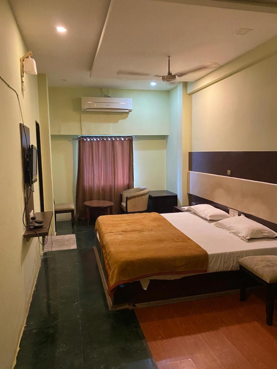 Hotel Skylark