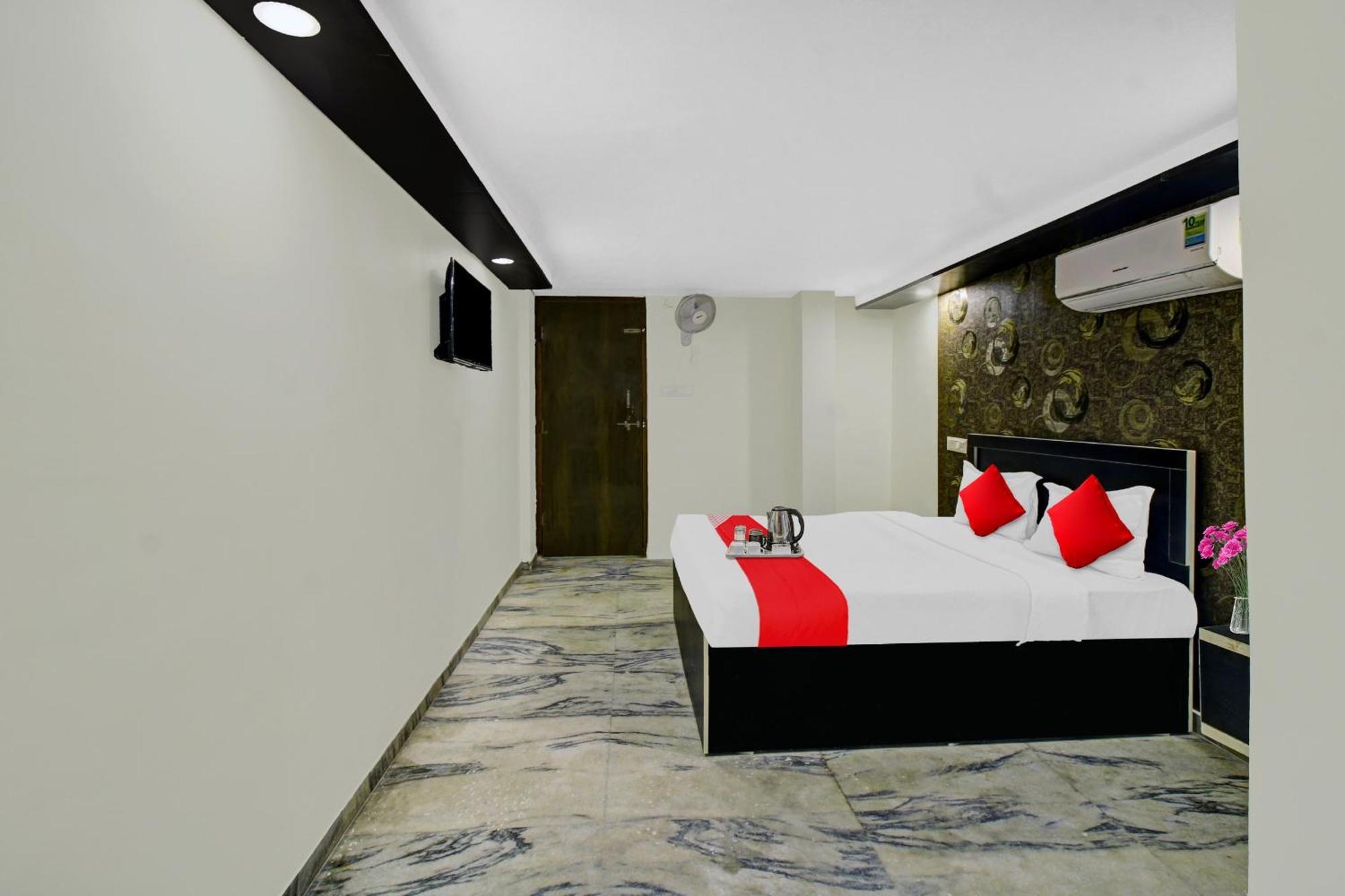 O Gopika Hotel 4*