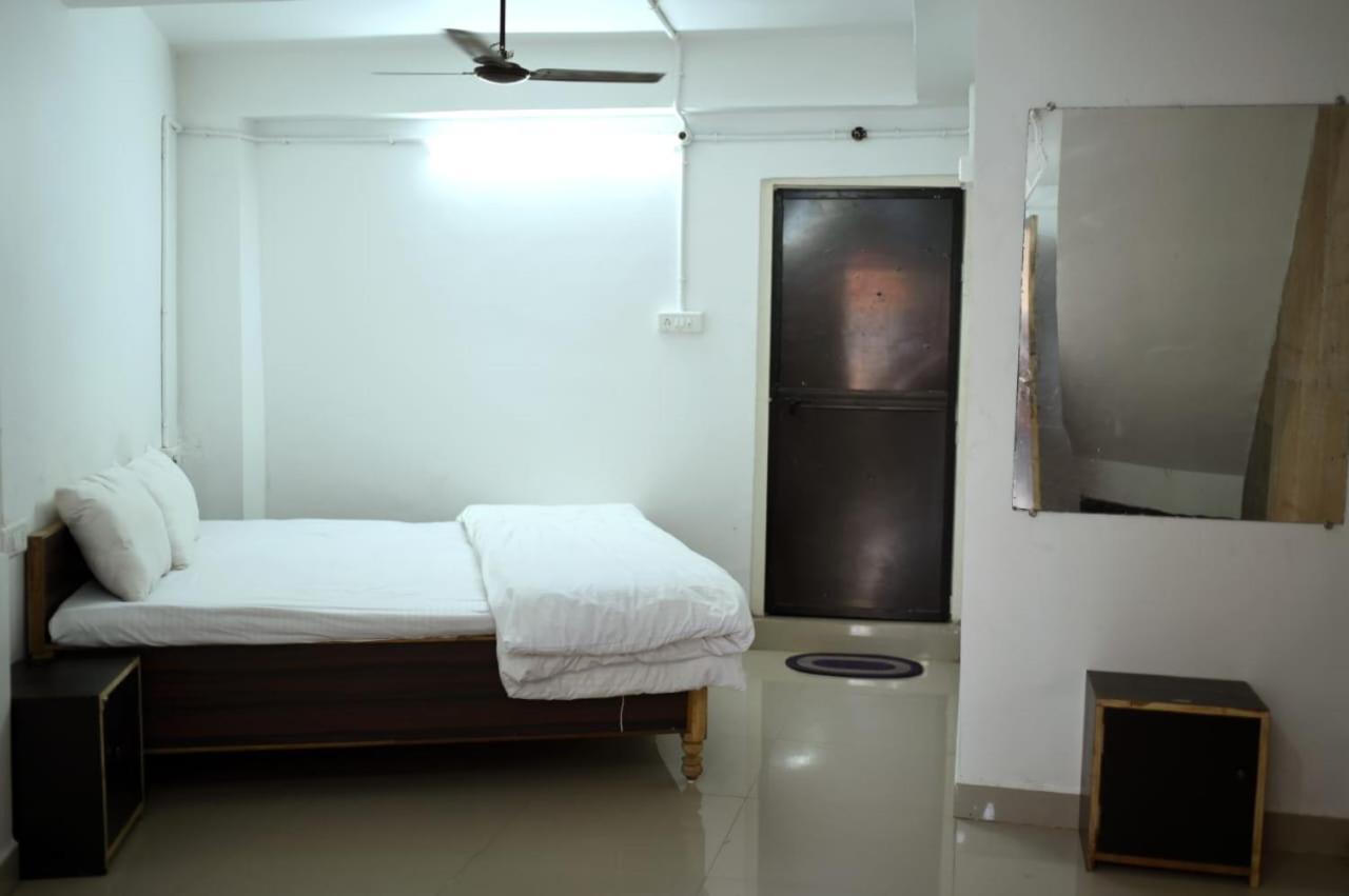 Ghate Hotel