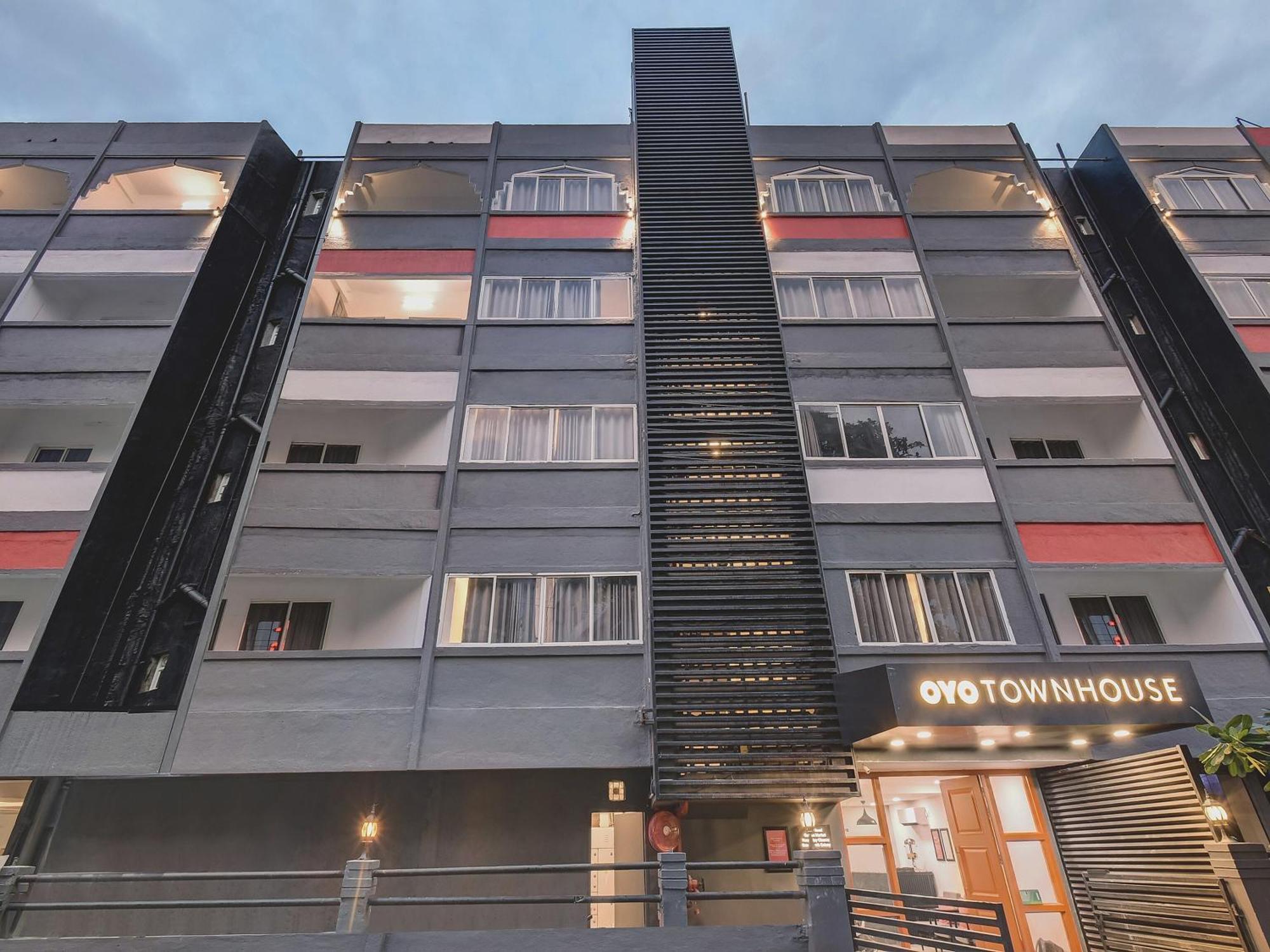 Townhouse Century Hotel 4*