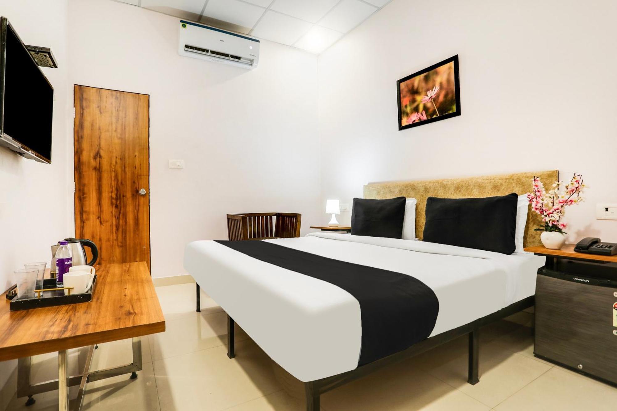 Super Hotel O Pardi Near Kalamna Market Hotel