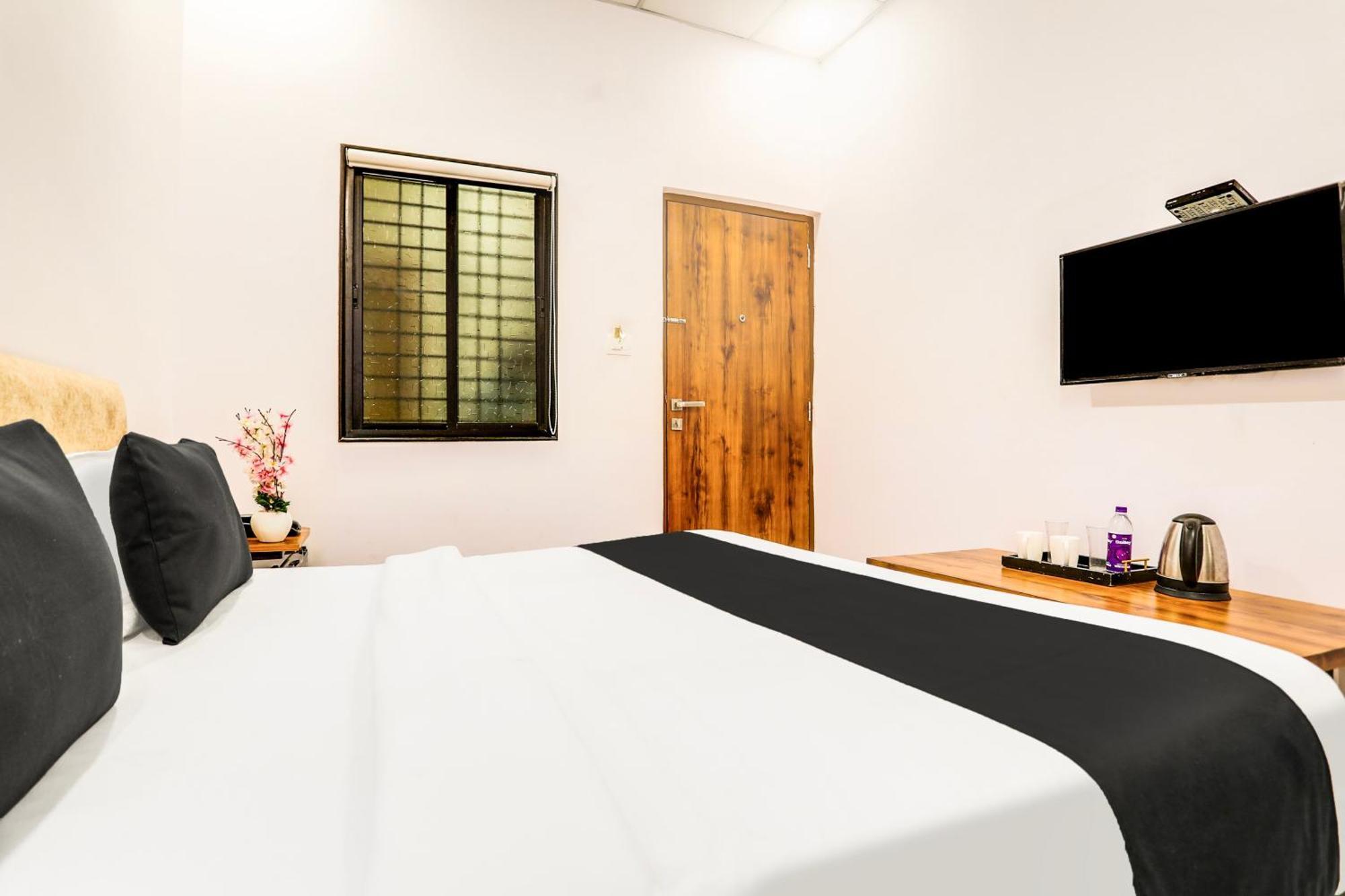 Super Hotel O Pardi Near Kalamna Market Hotel 4*