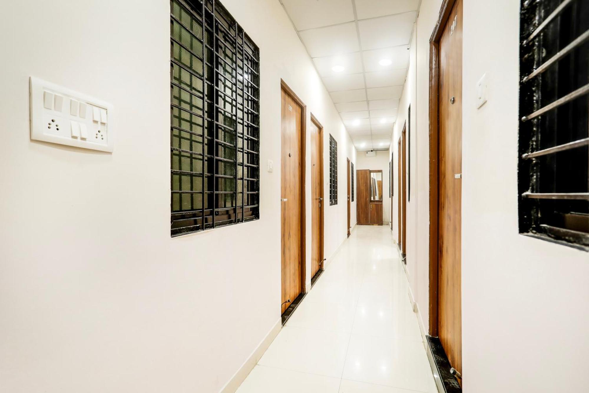 Hotel Super Hotel O Pardi Near Kalamna Market
