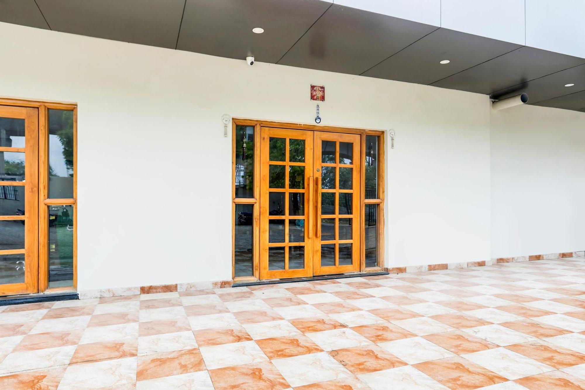 Super Hotel O Pardi Near Kalamna Market