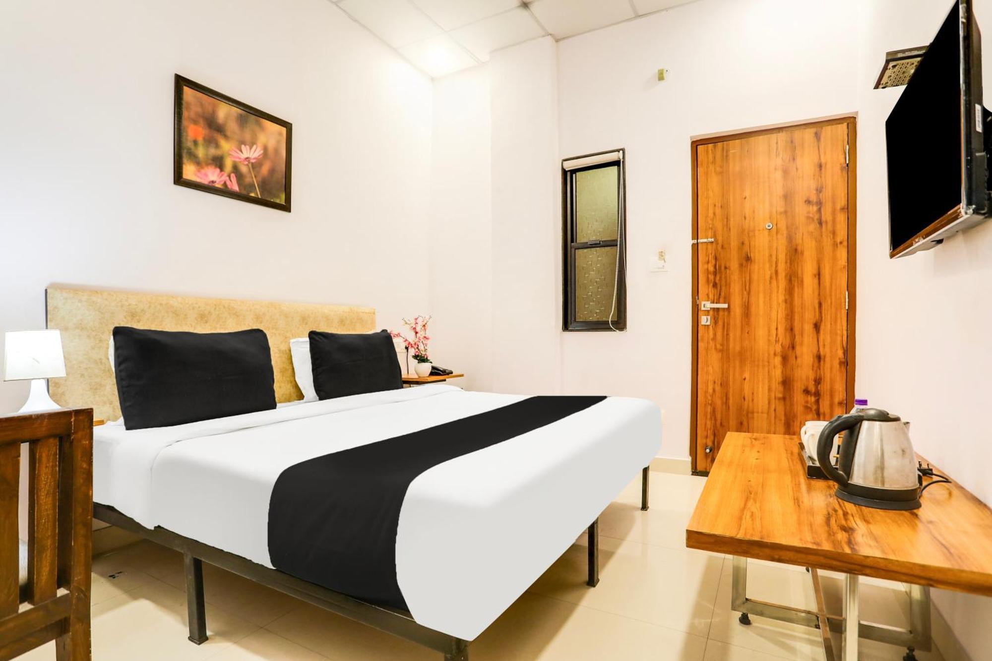 Super Hotel O Pardi Near Kalamna Market Hotel 4*