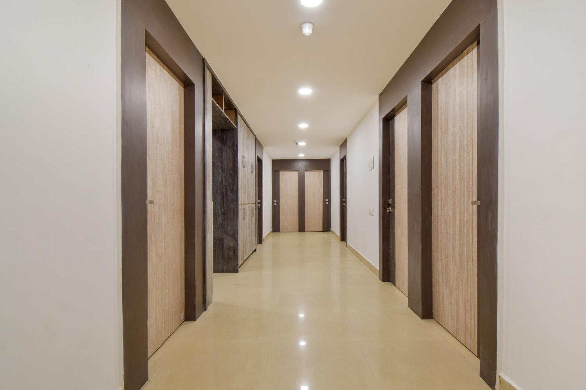 Hotel O Niraj 3*