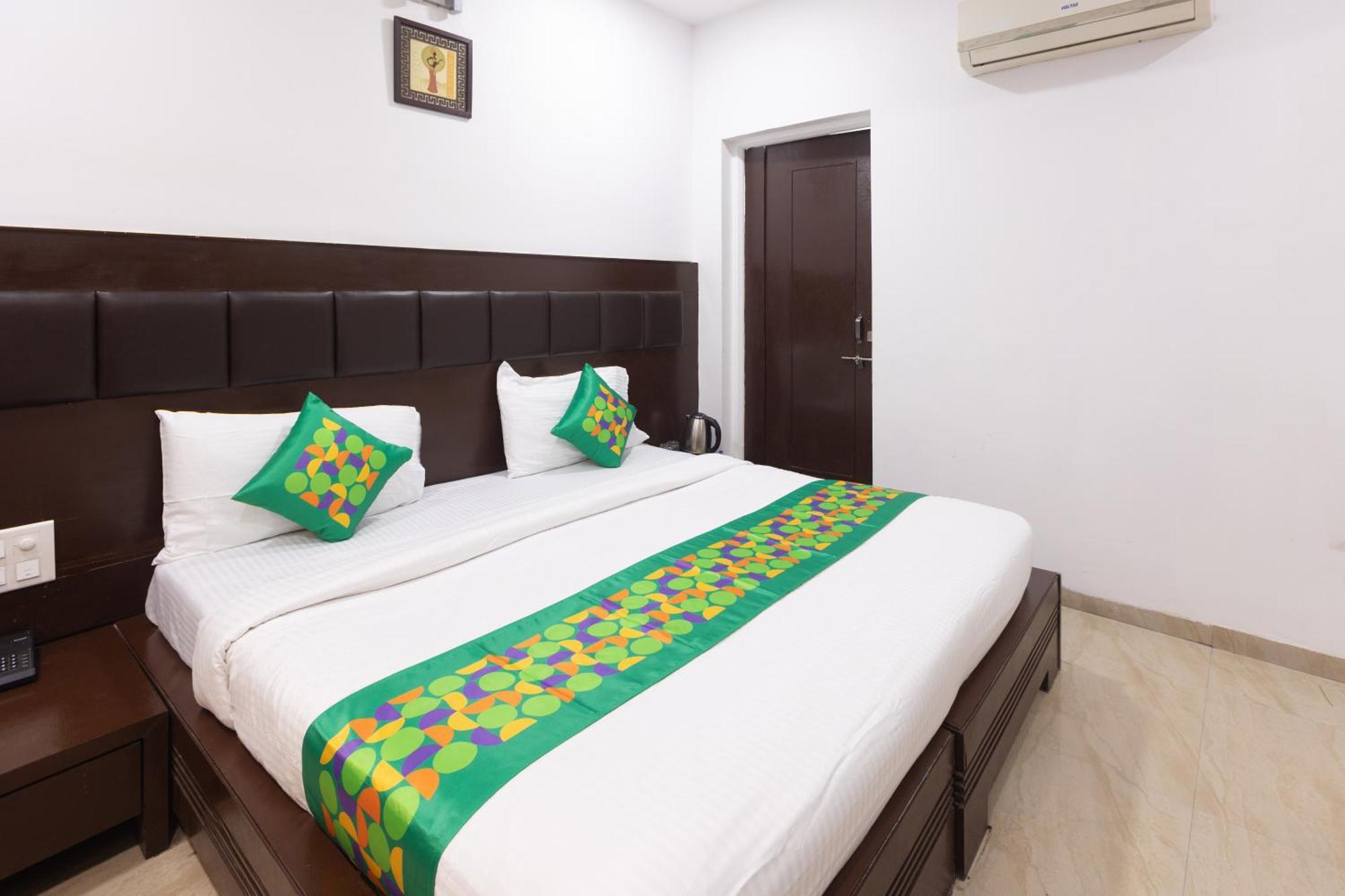 Hotel Treebo Shembekars