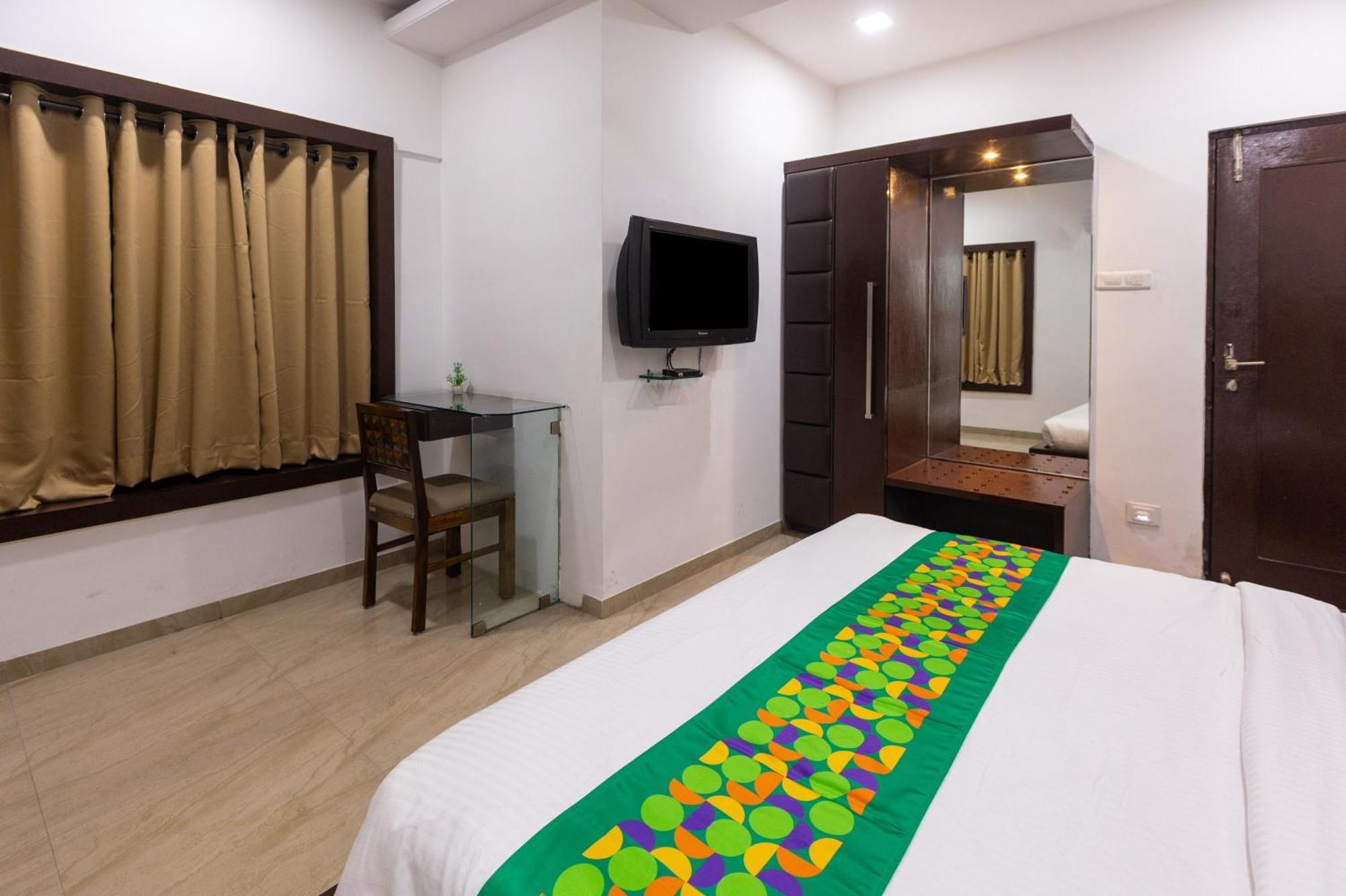 Hotel Treebo Shembekars 3*