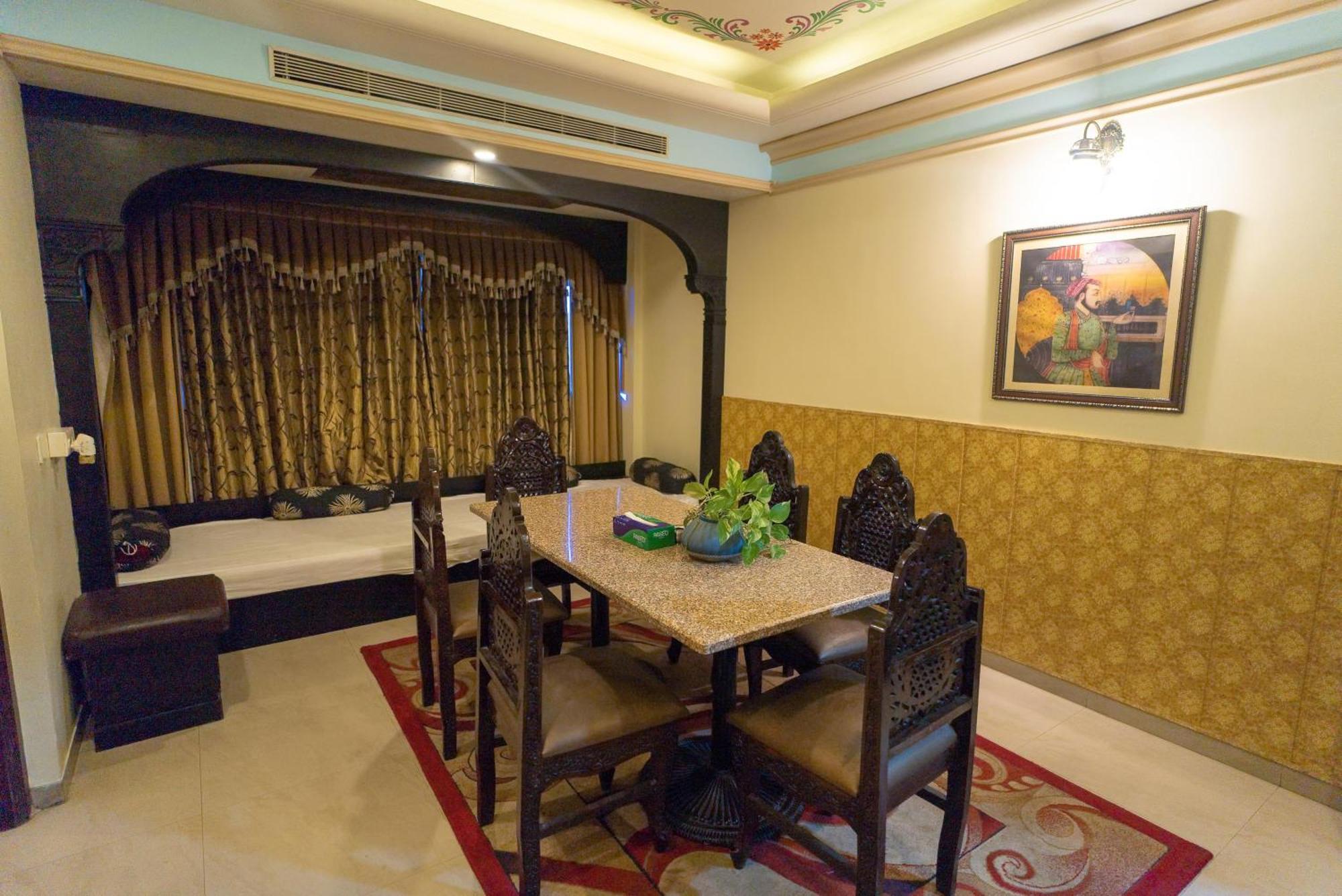 Hotel The Ashok 3*