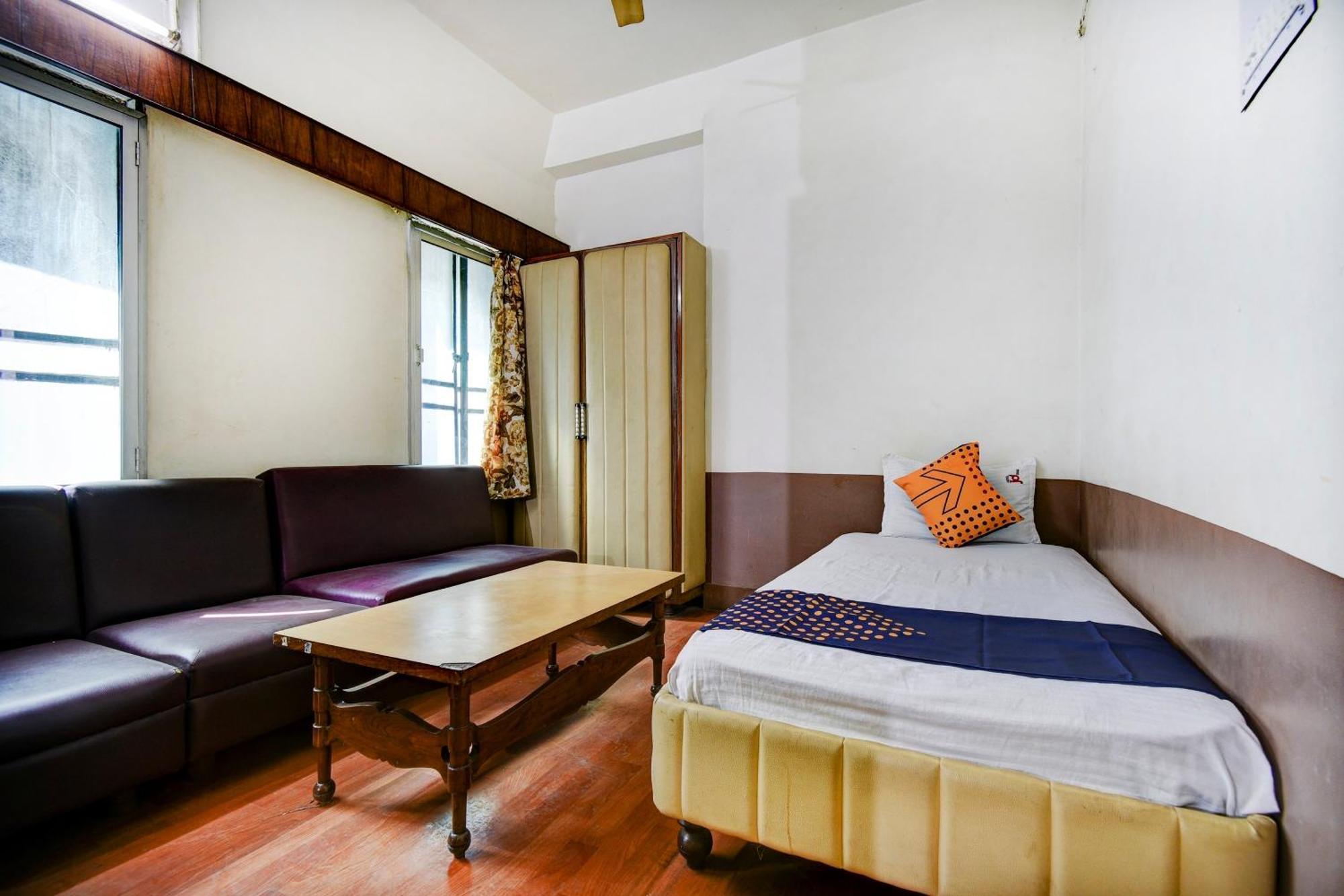 Spot On Jd Sons Hotel 2*
