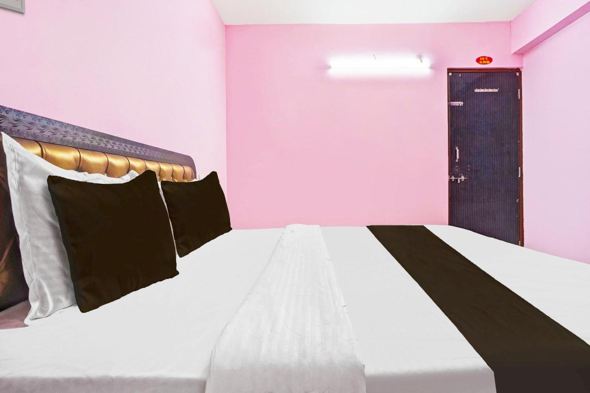 Hotel O Trinetra 4*