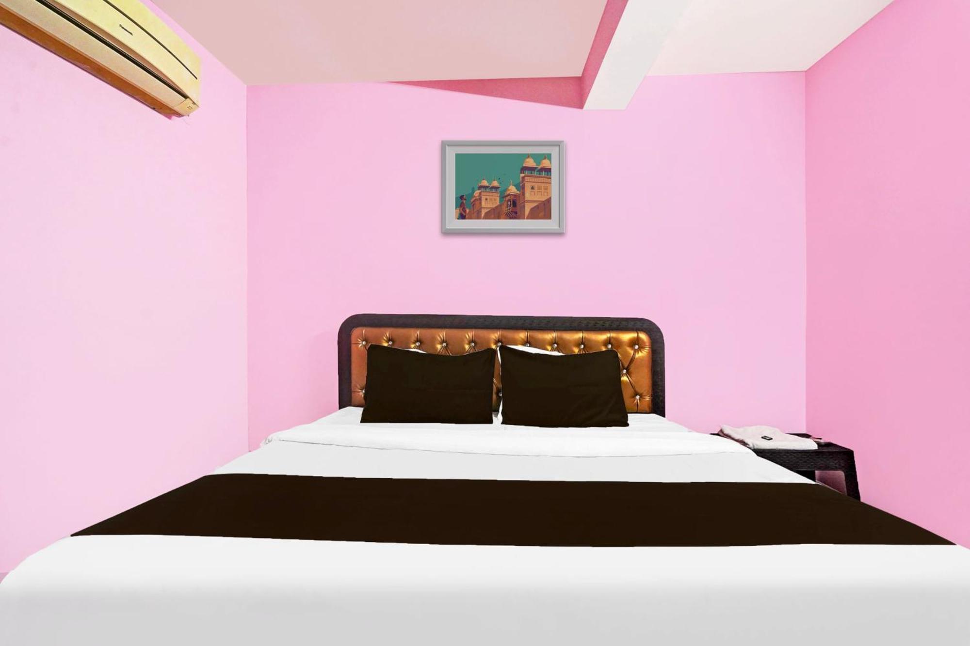 Hotel O Trinetra