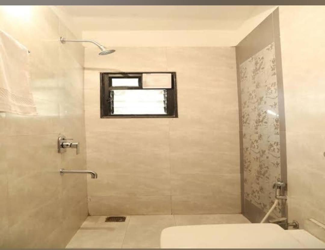 Ocsa Hotel