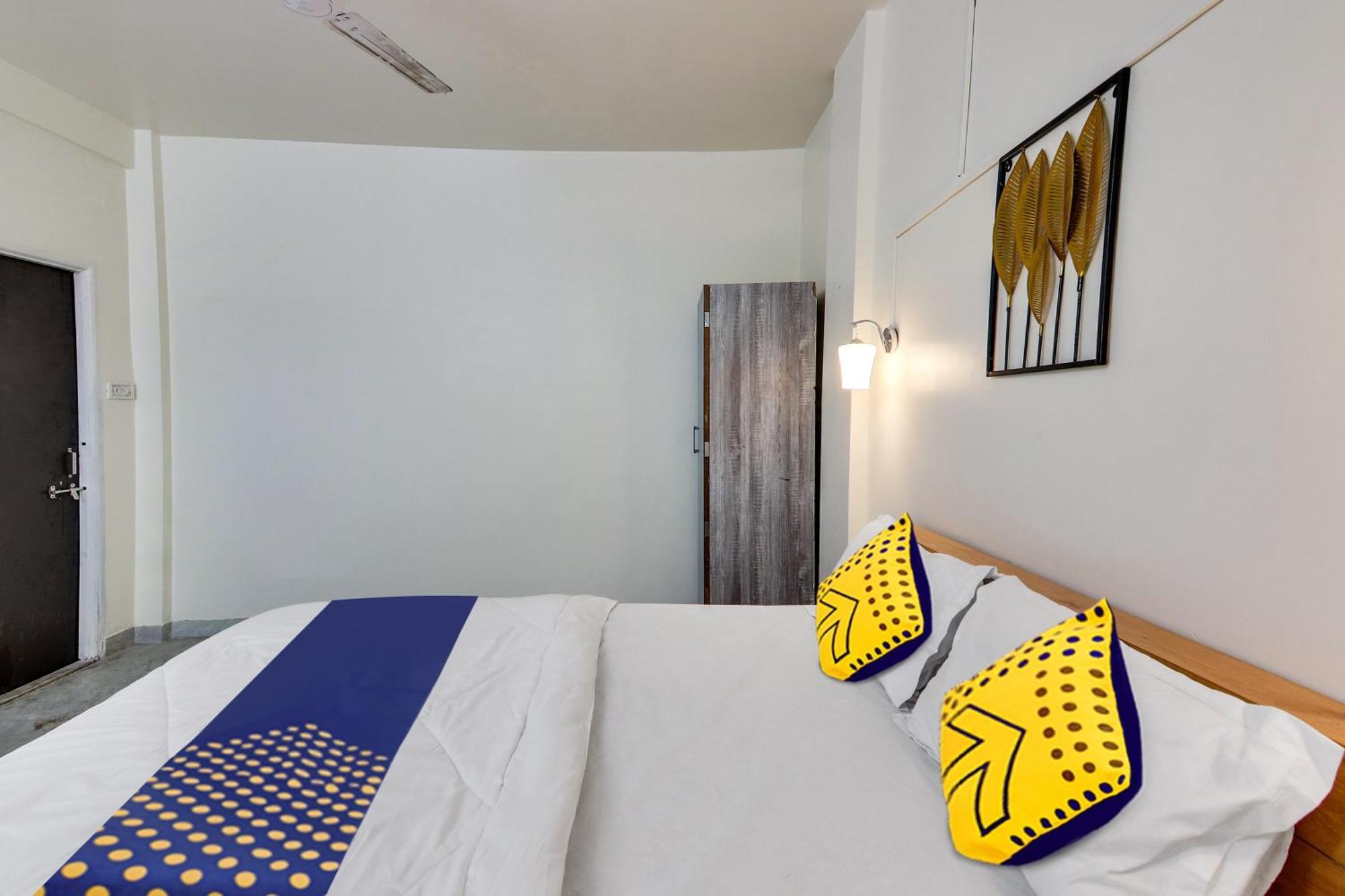 Spot On Blue Moon Hotel 2*