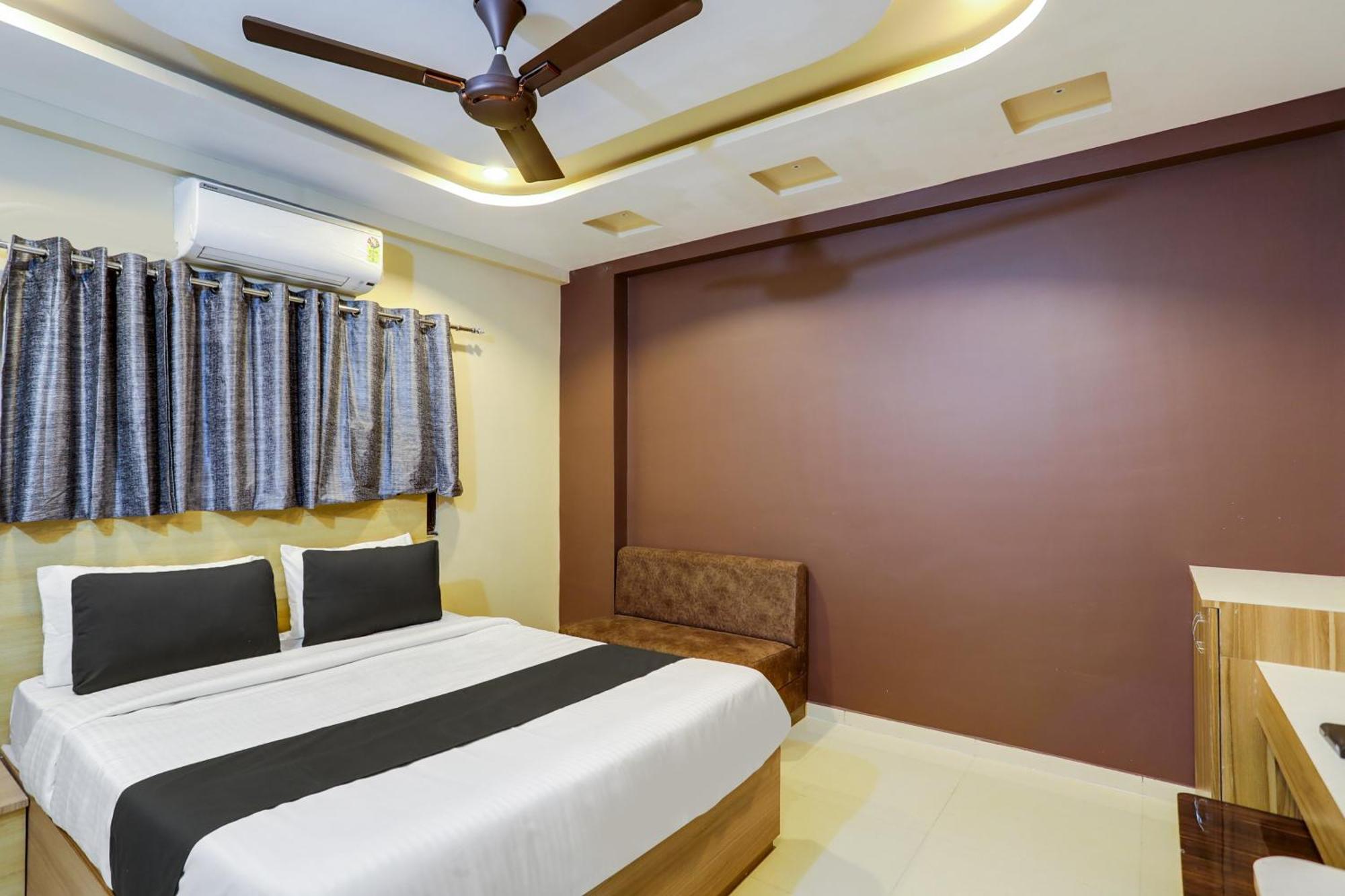 O D K Patil Hotel 4*