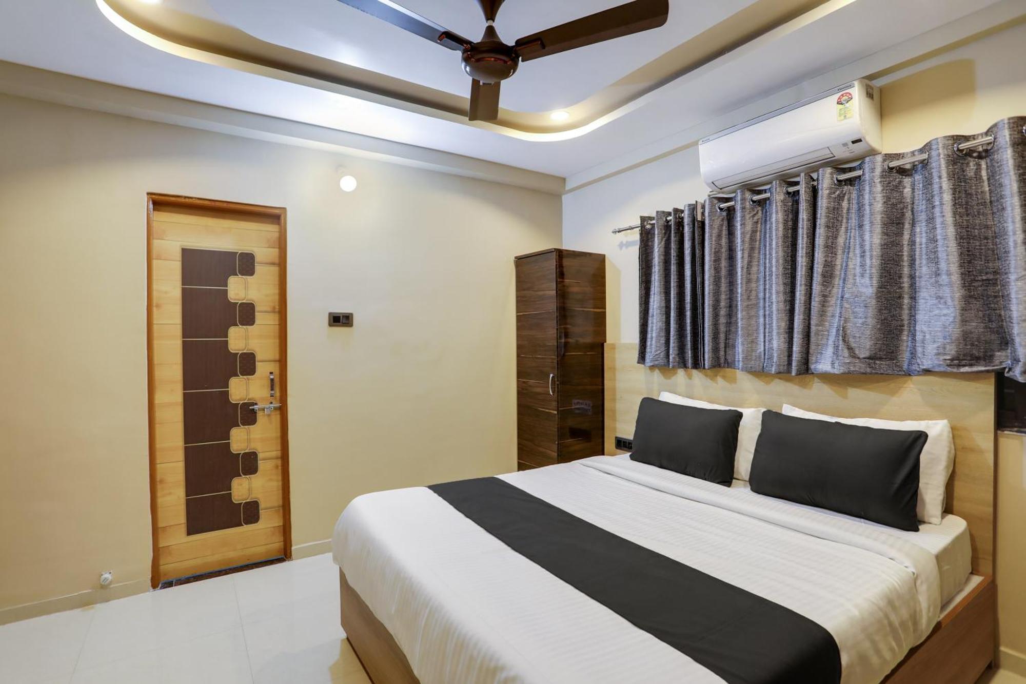 Hotel O D K Patil 4*