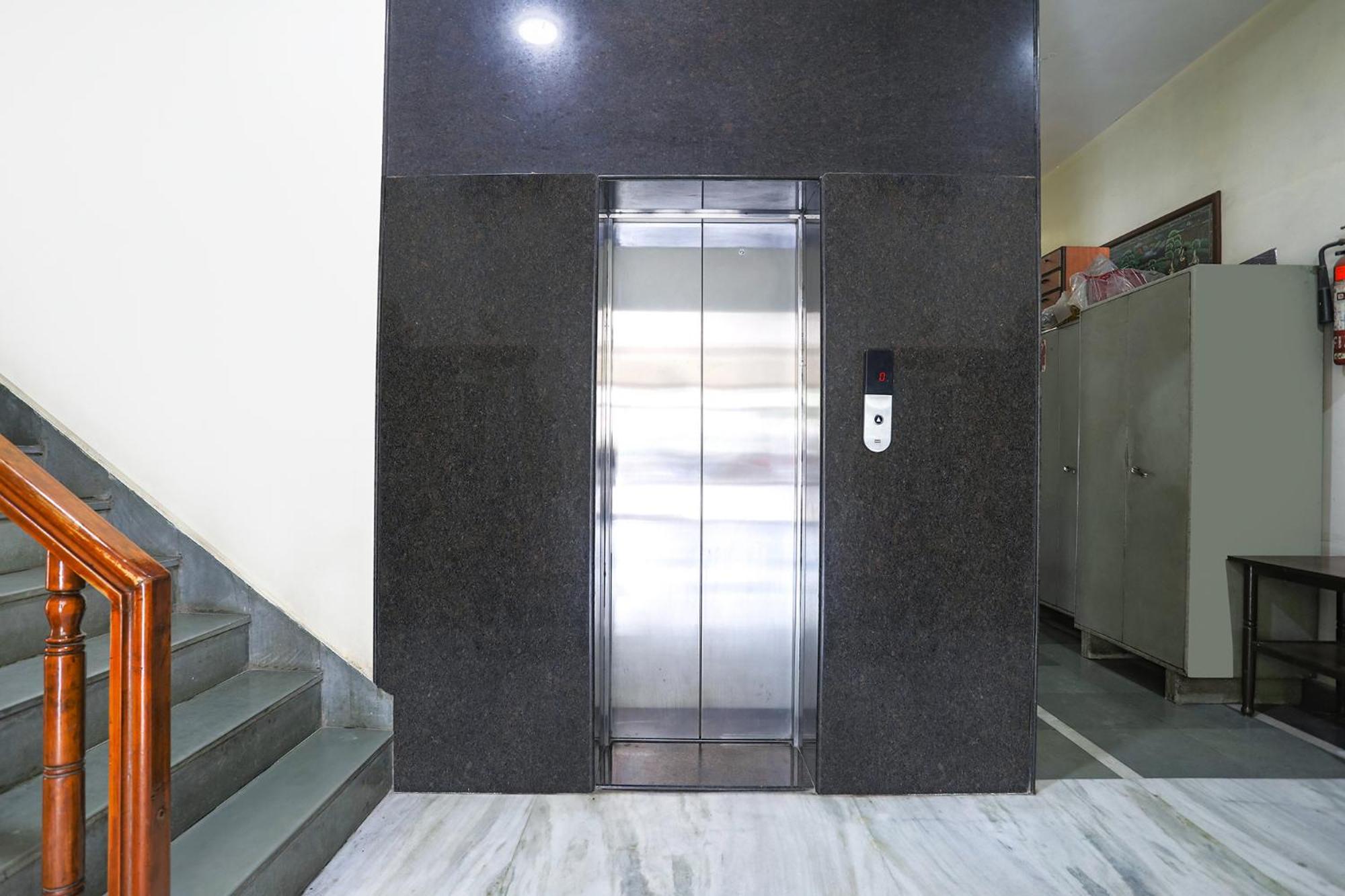 Fabhotel Arjun - Nr Aga Kha Palace