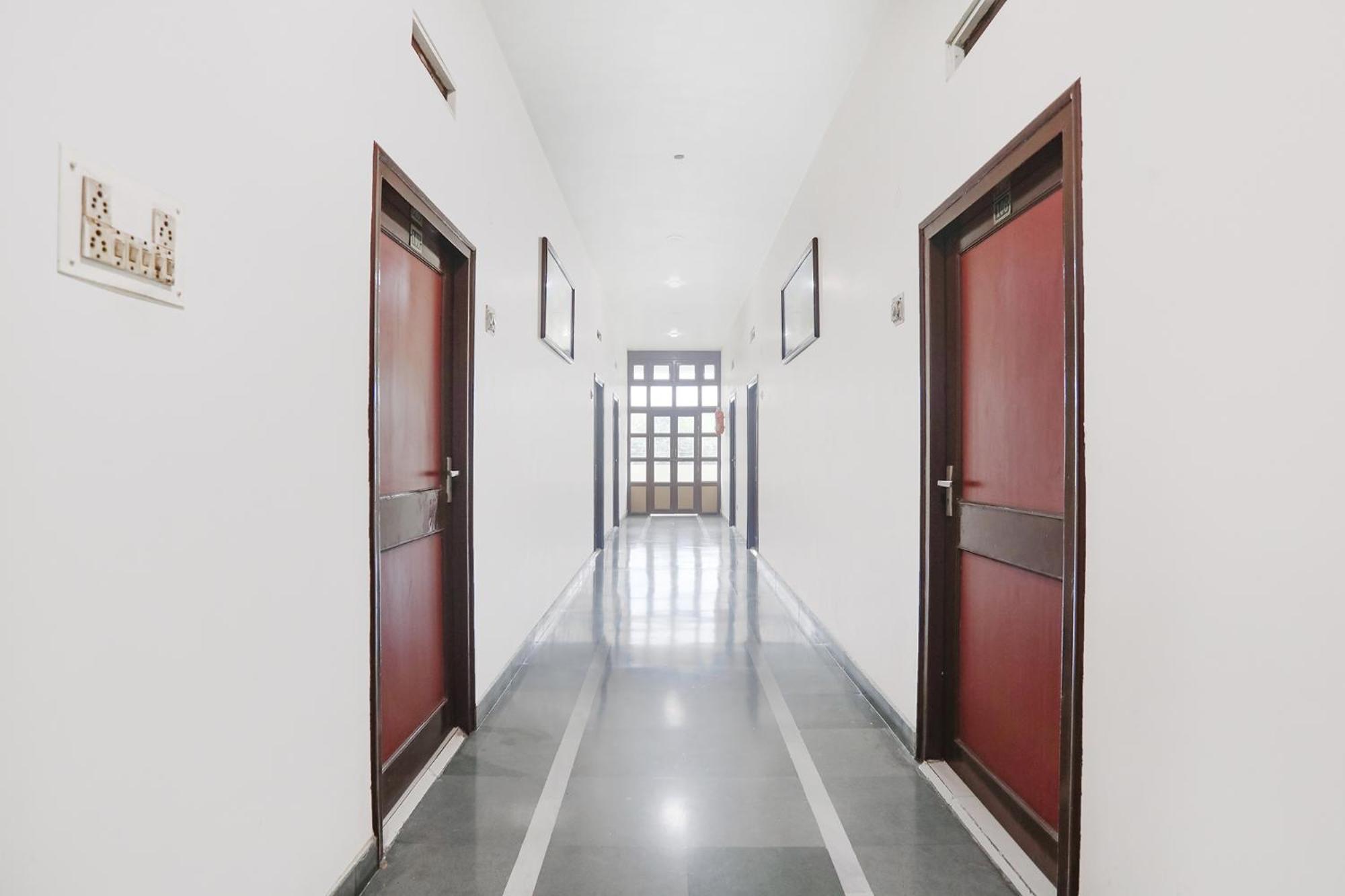 Hotel Fabhotel Arjun - Nr Aga Kha Palace
