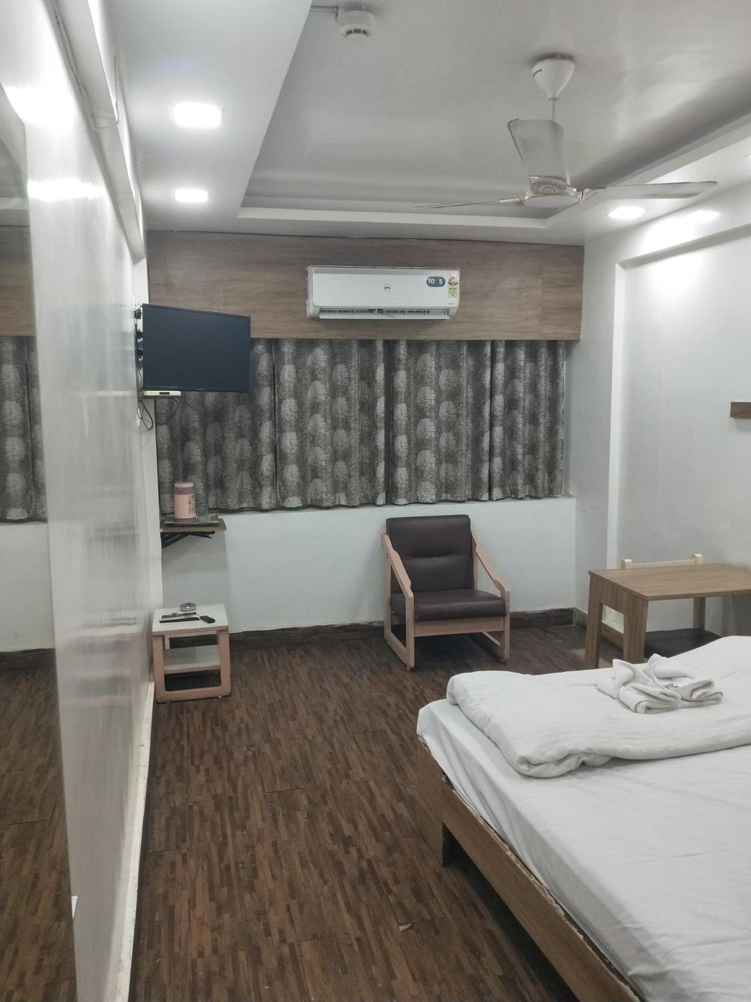 Siddhi Hotel *