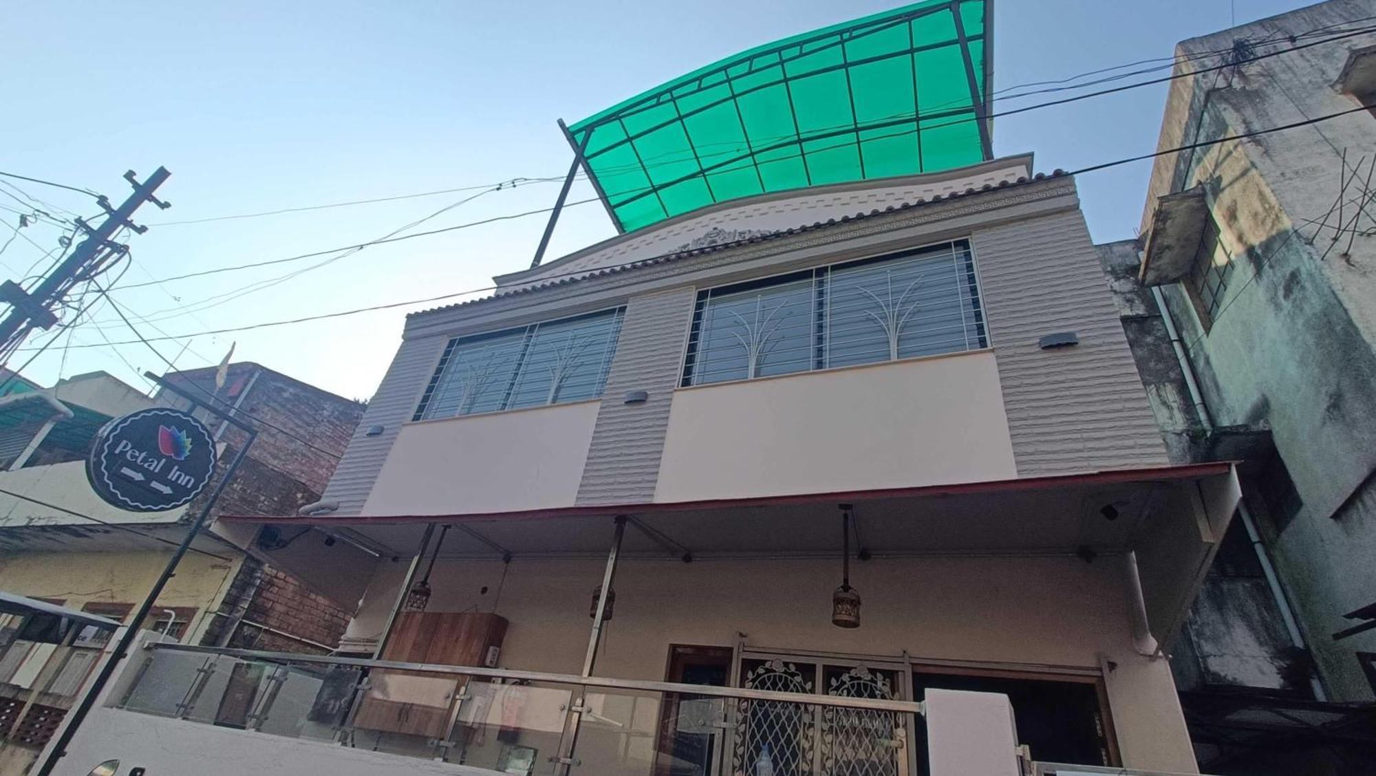 O Petal Hotel 3*