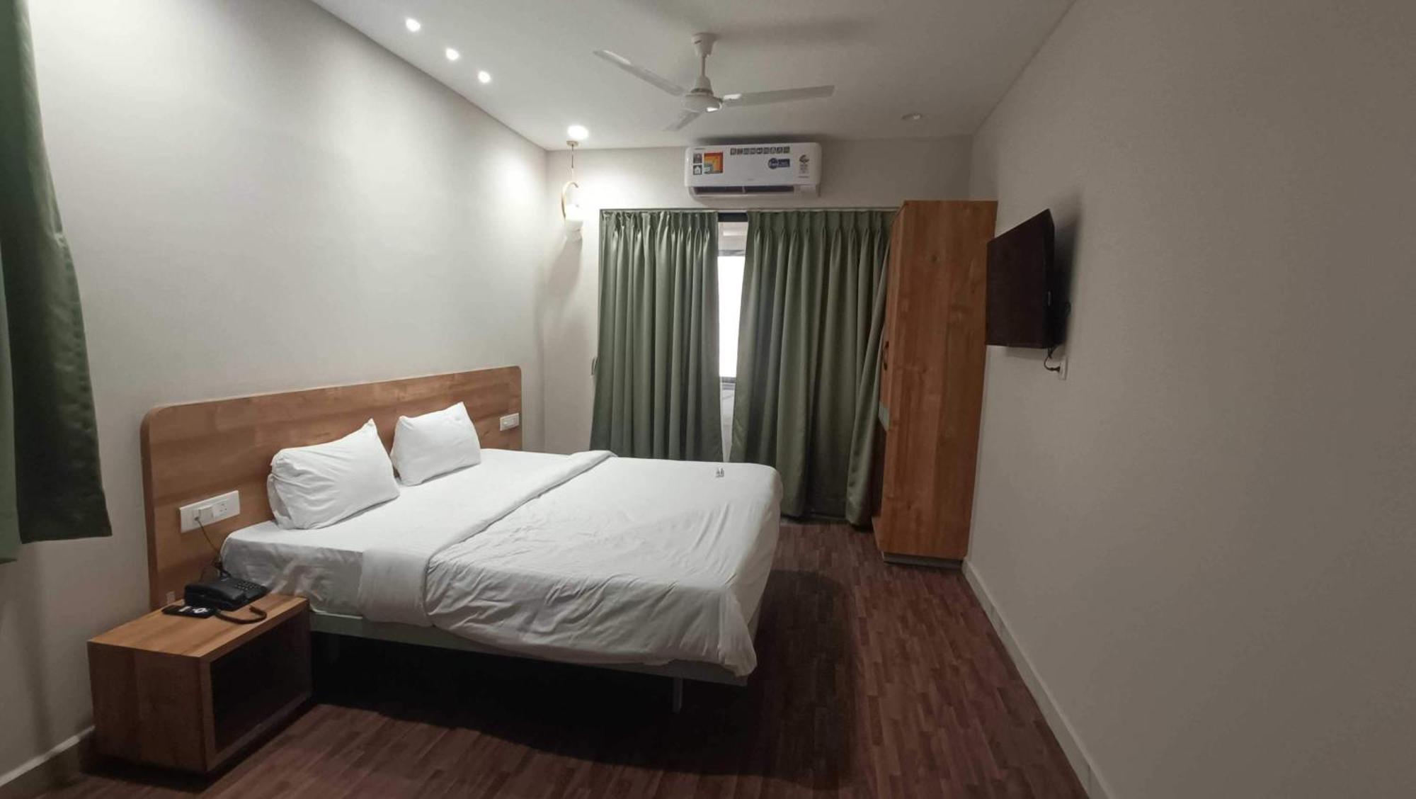O Petal Hotel 3*