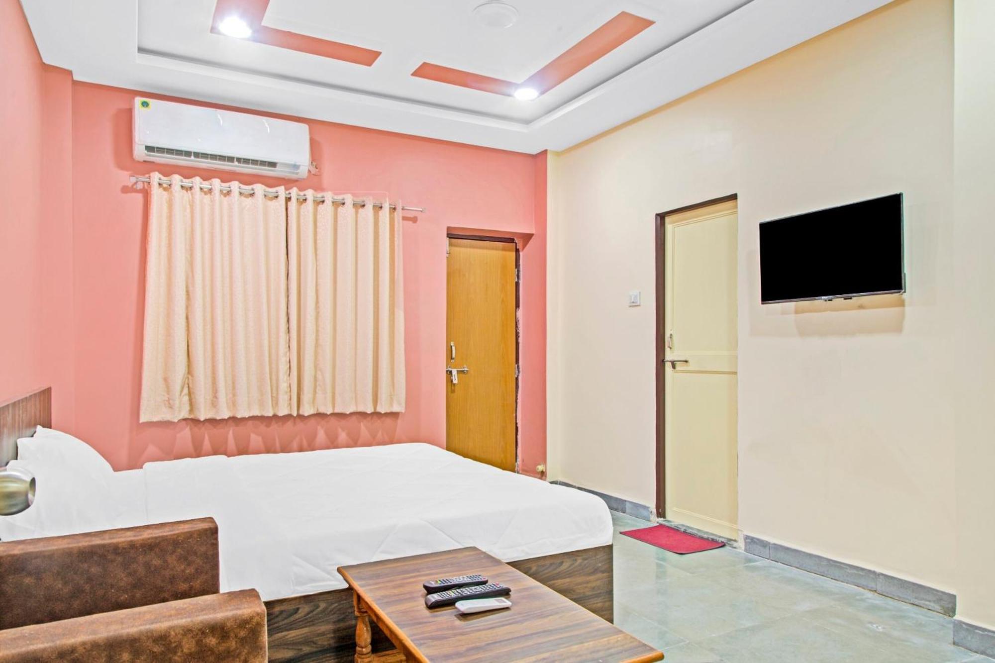 Hotel O Patil 3*