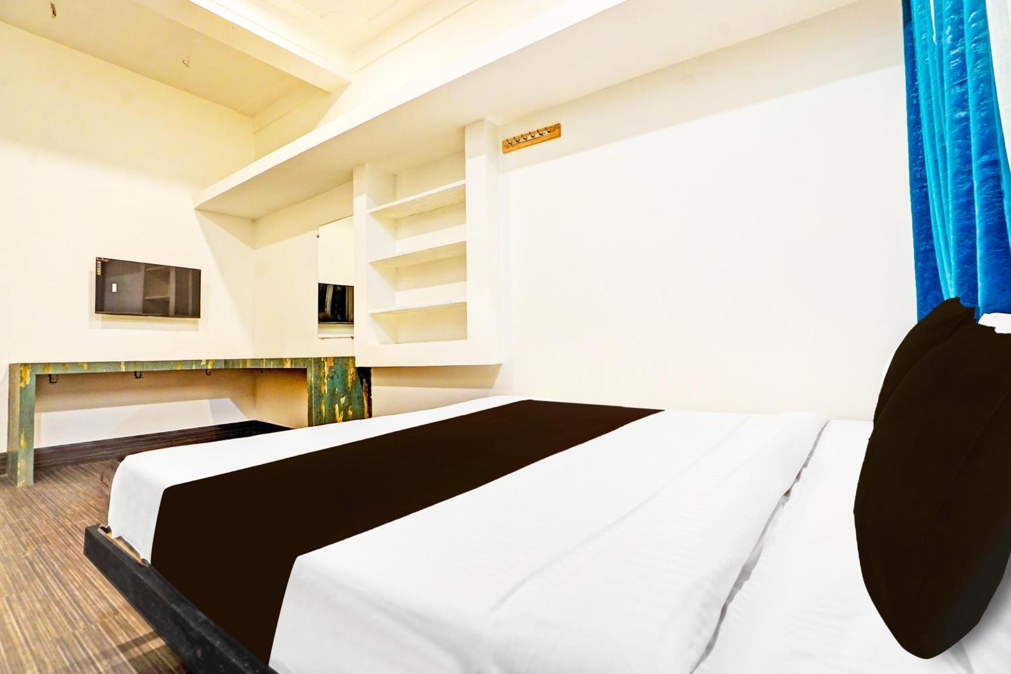 O The Vantage Hotel