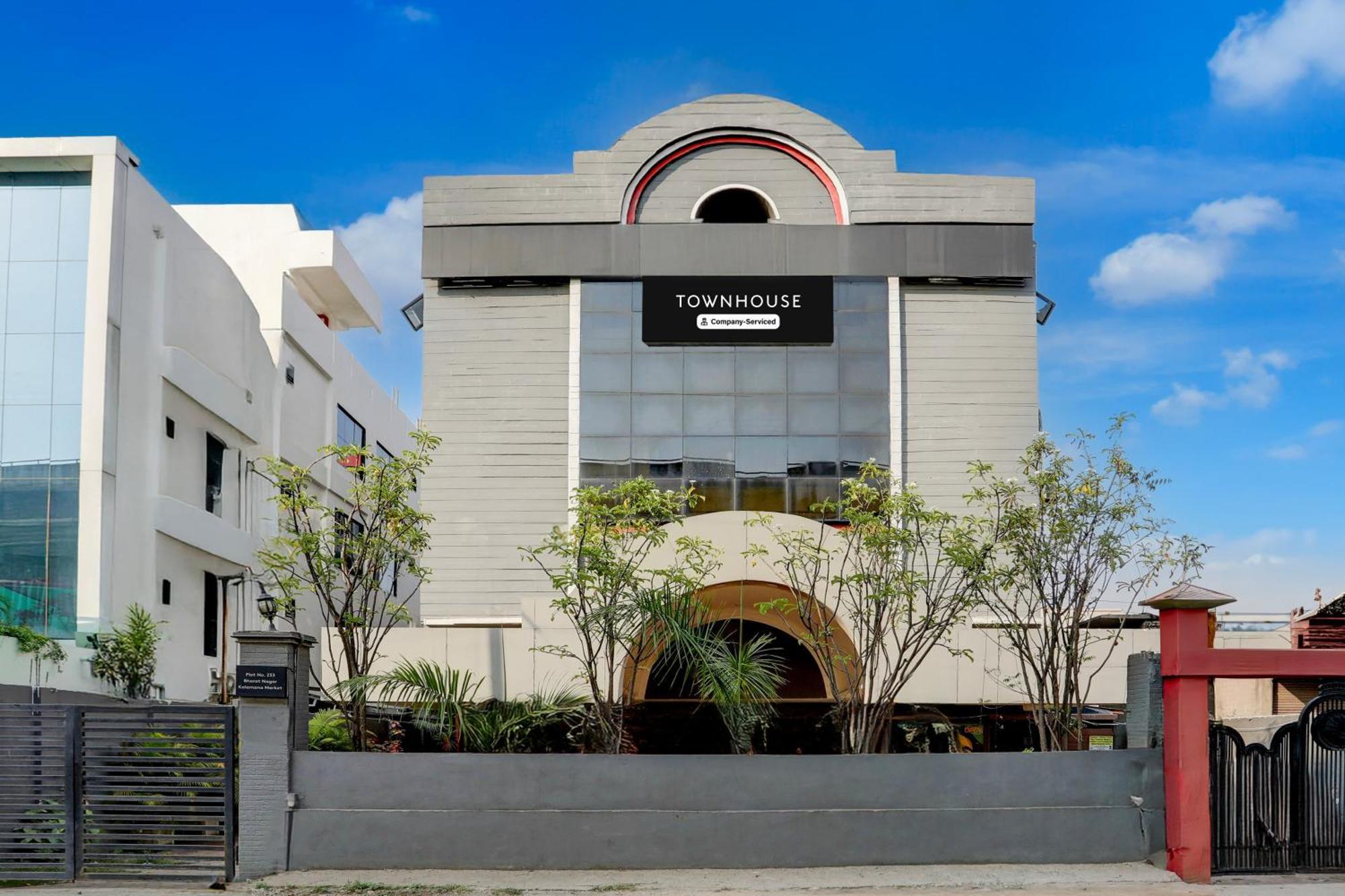 Hotel Super Townhouse Kalmana Nagpur