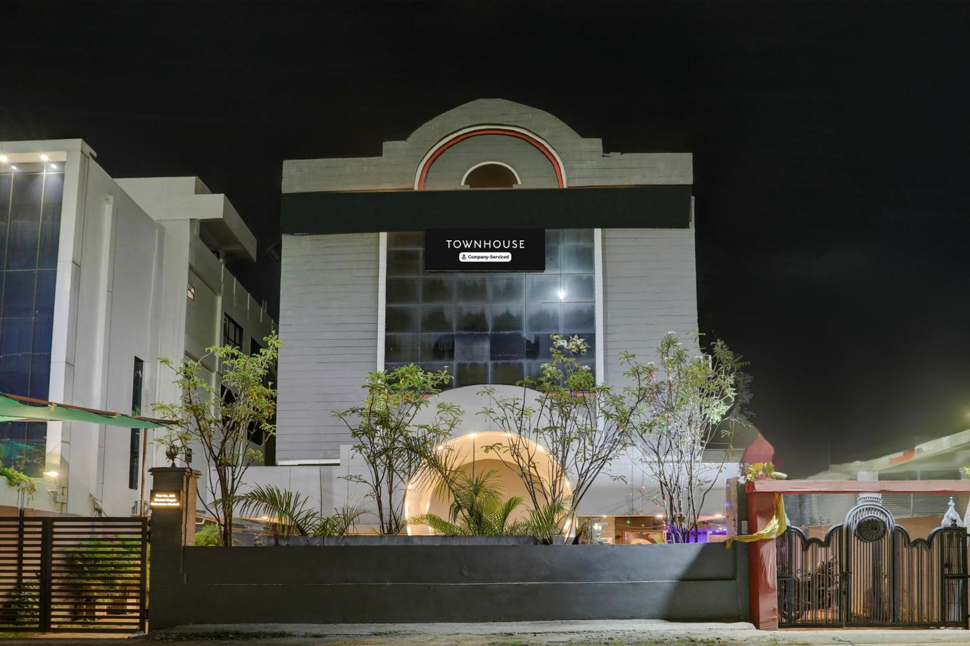 Super Townhouse Kalmana 4*