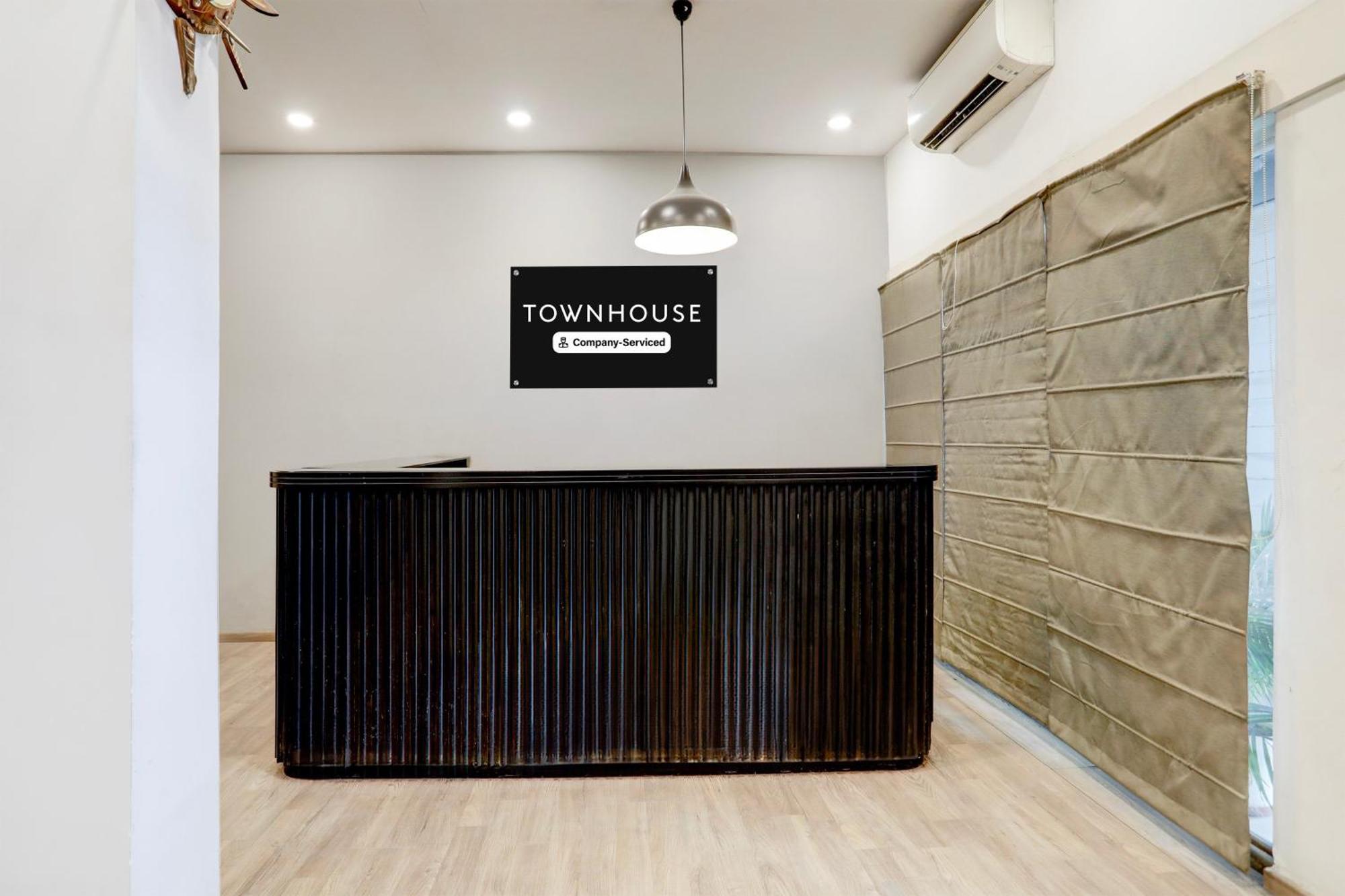 Super Townhouse Kalmana Hotel 4*