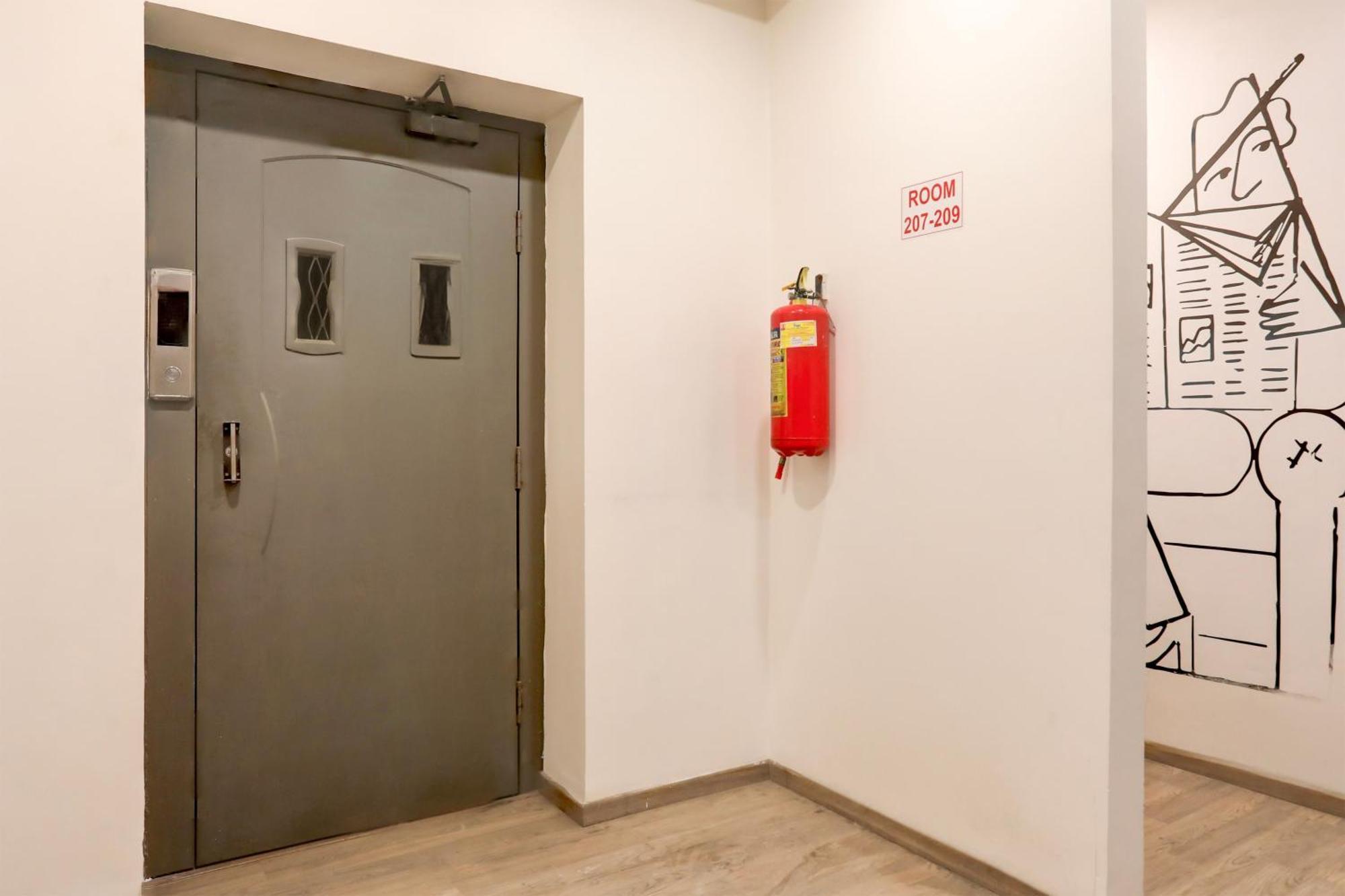 Hotel Super Townhouse Kalmana 4*